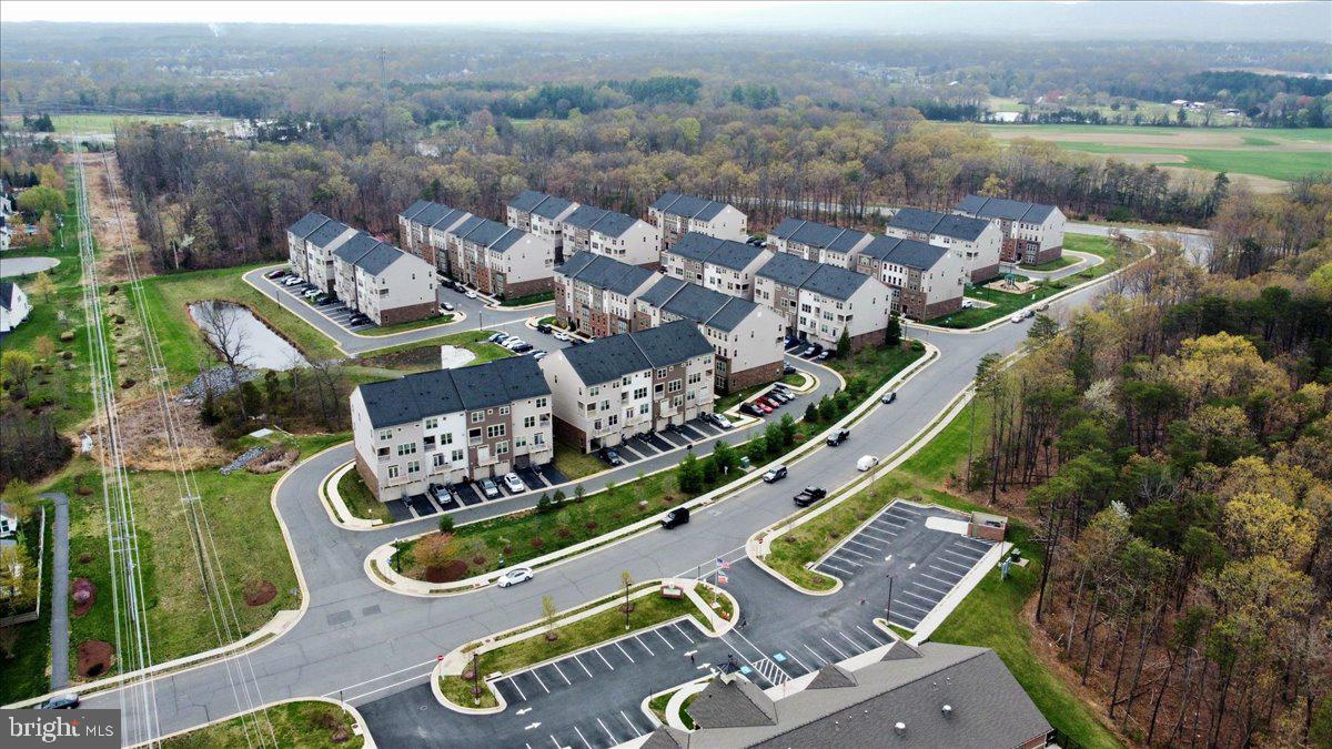LOUDOUN CROSSING CONDOMINIUM - Residential
