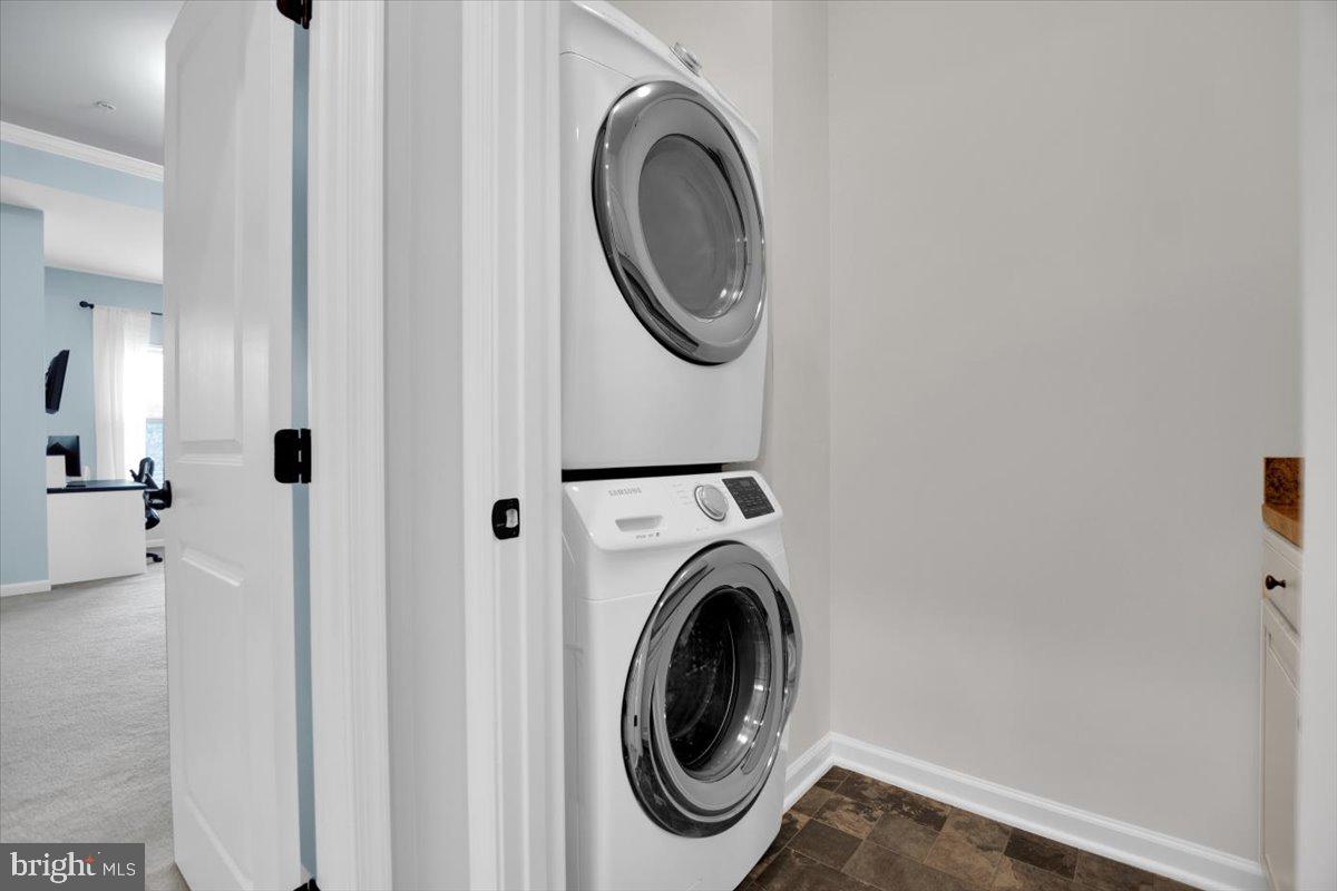 LOUDOUN CROSSING CONDOMINIUM - Residential