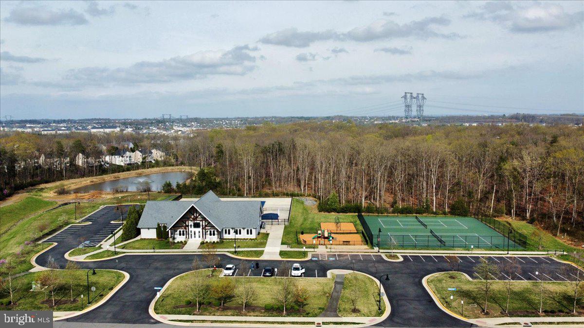 LOUDOUN CROSSING CONDOMINIUM - Residential