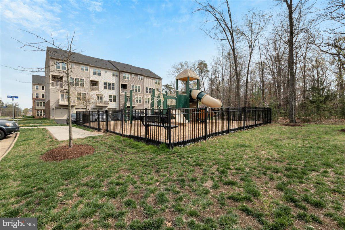 LOUDOUN CROSSING CONDOMINIUM - Residential