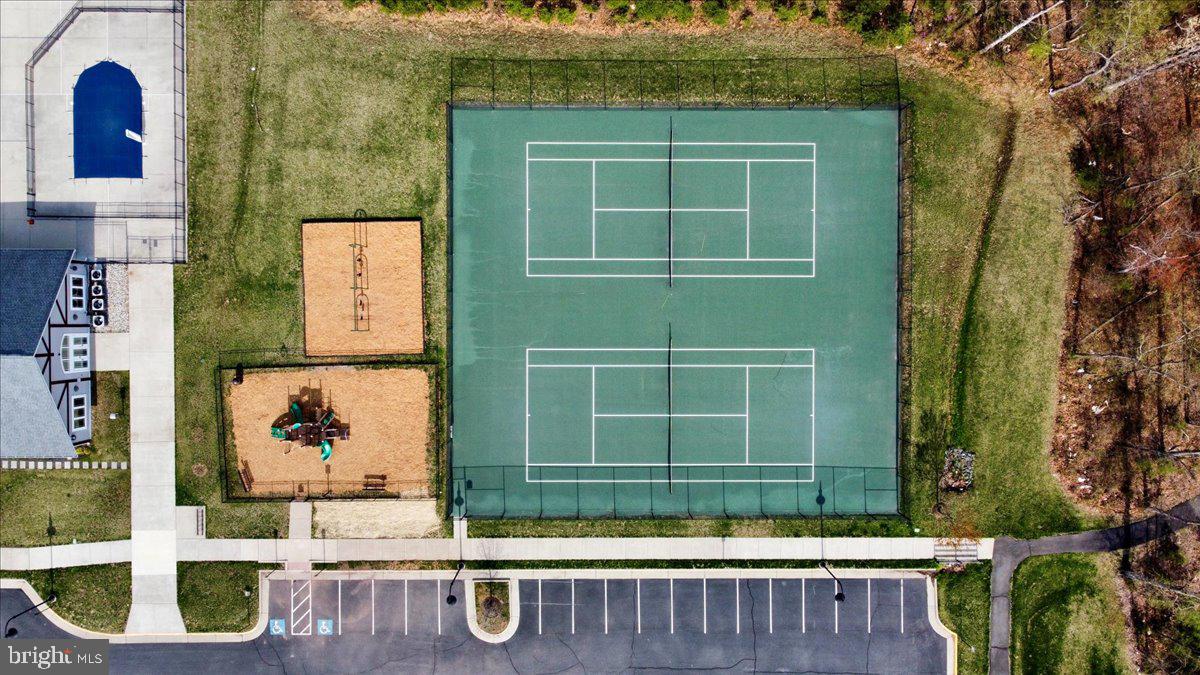 LOUDOUN CROSSING CONDOMINIUM - Residential