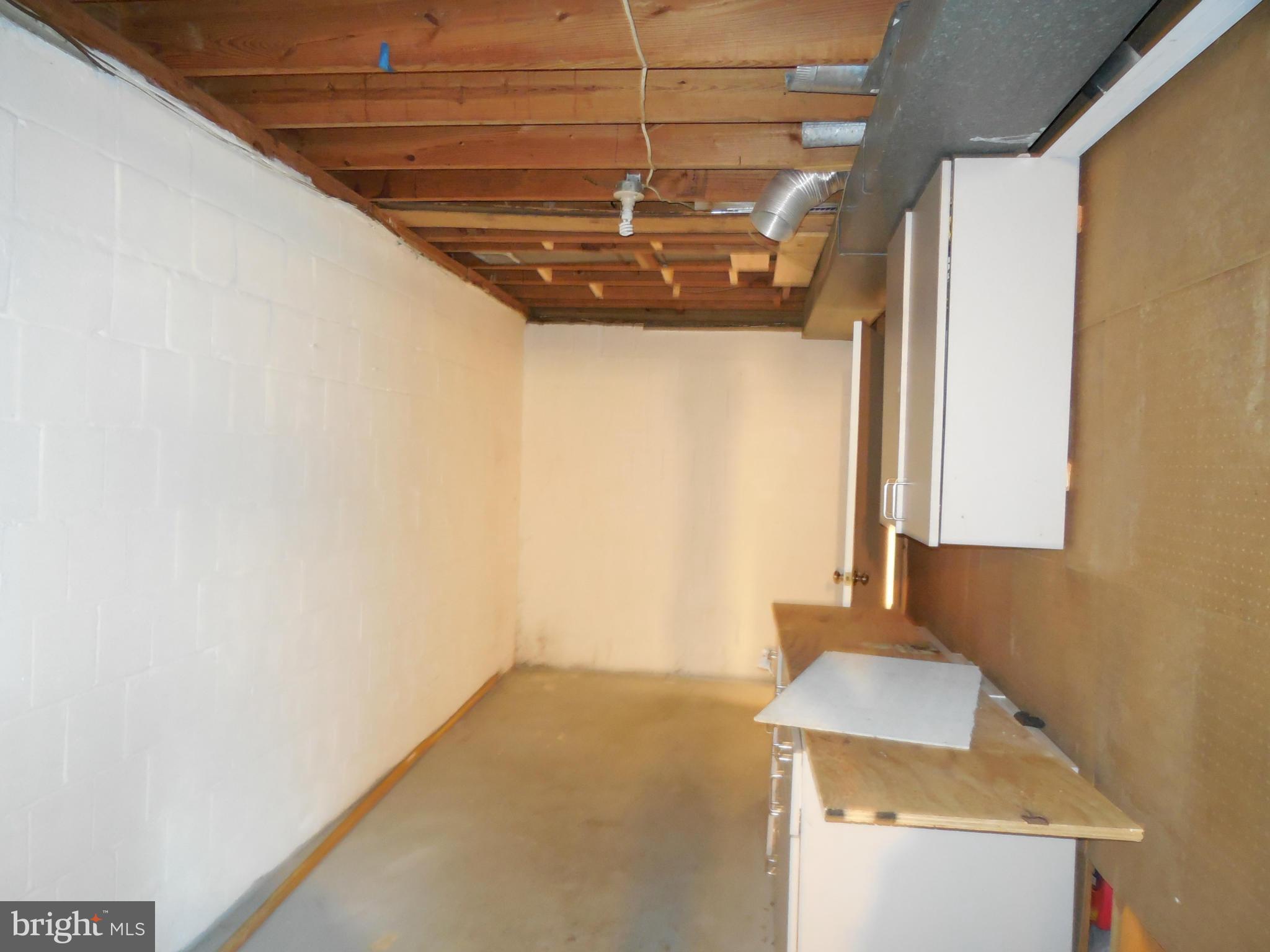 DUNN LORING WOODS - Residential Lease