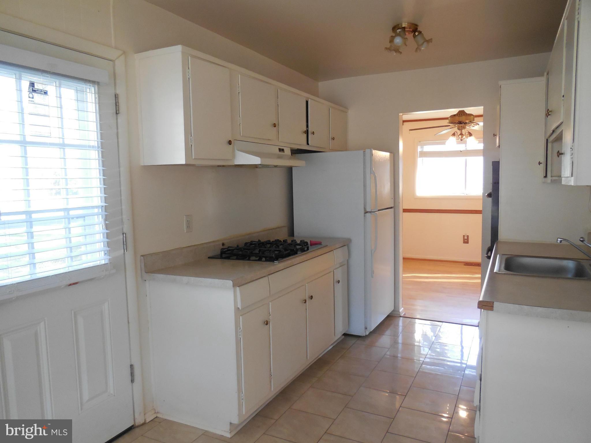 DUNN LORING WOODS - Residential Lease