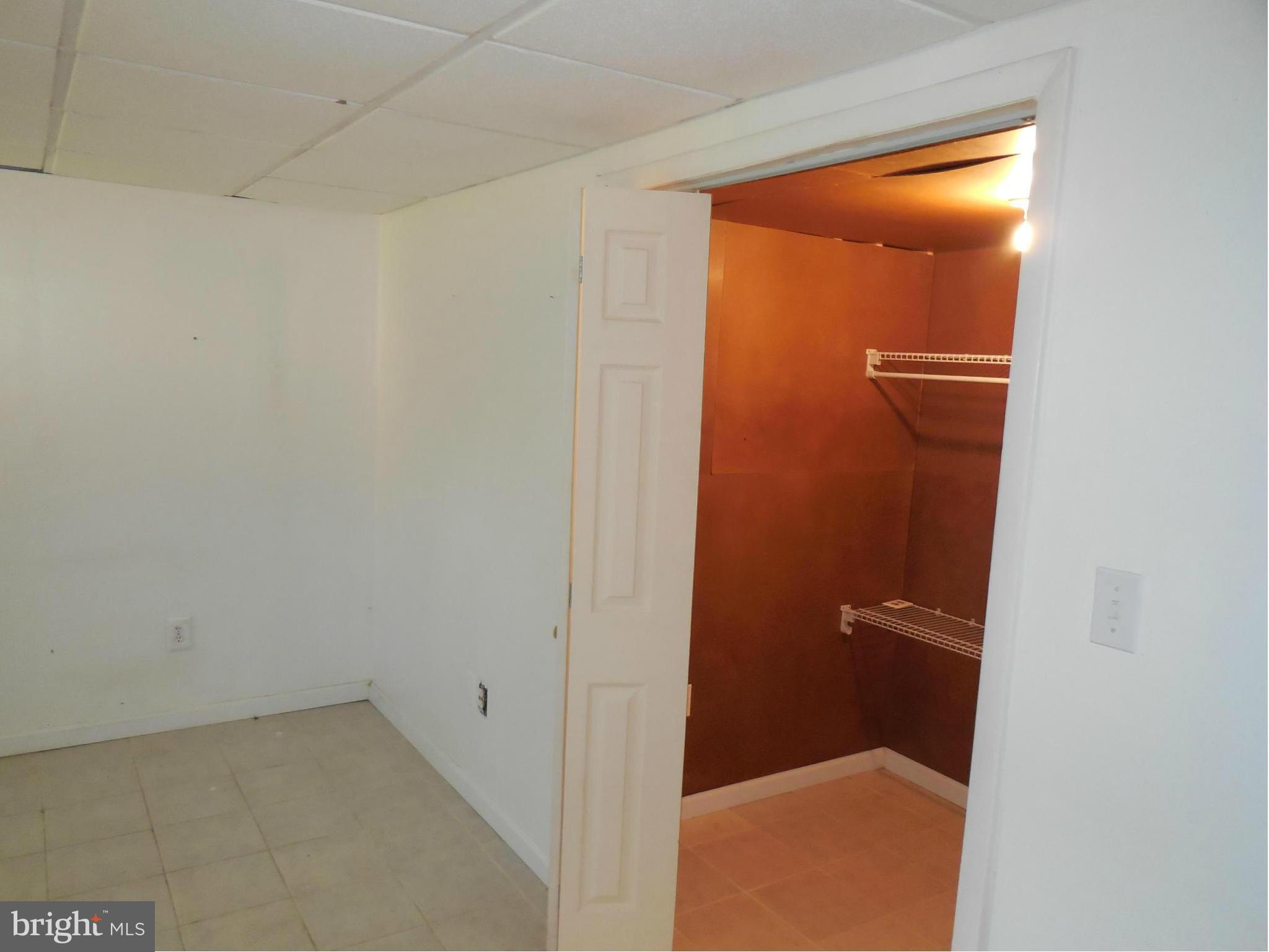 DUNN LORING WOODS - Residential Lease