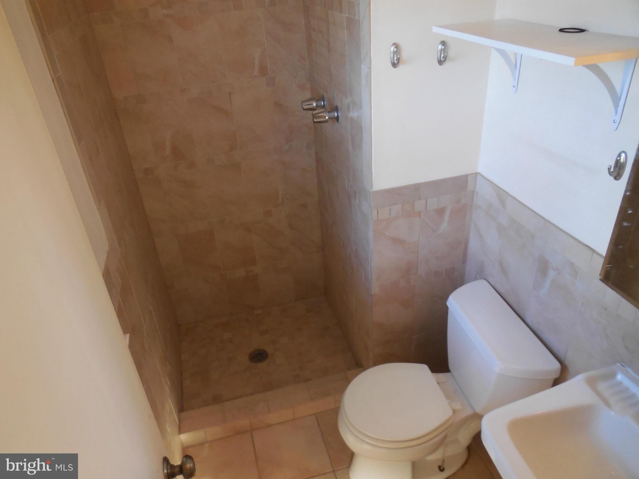 DUNN LORING WOODS - Residential Lease