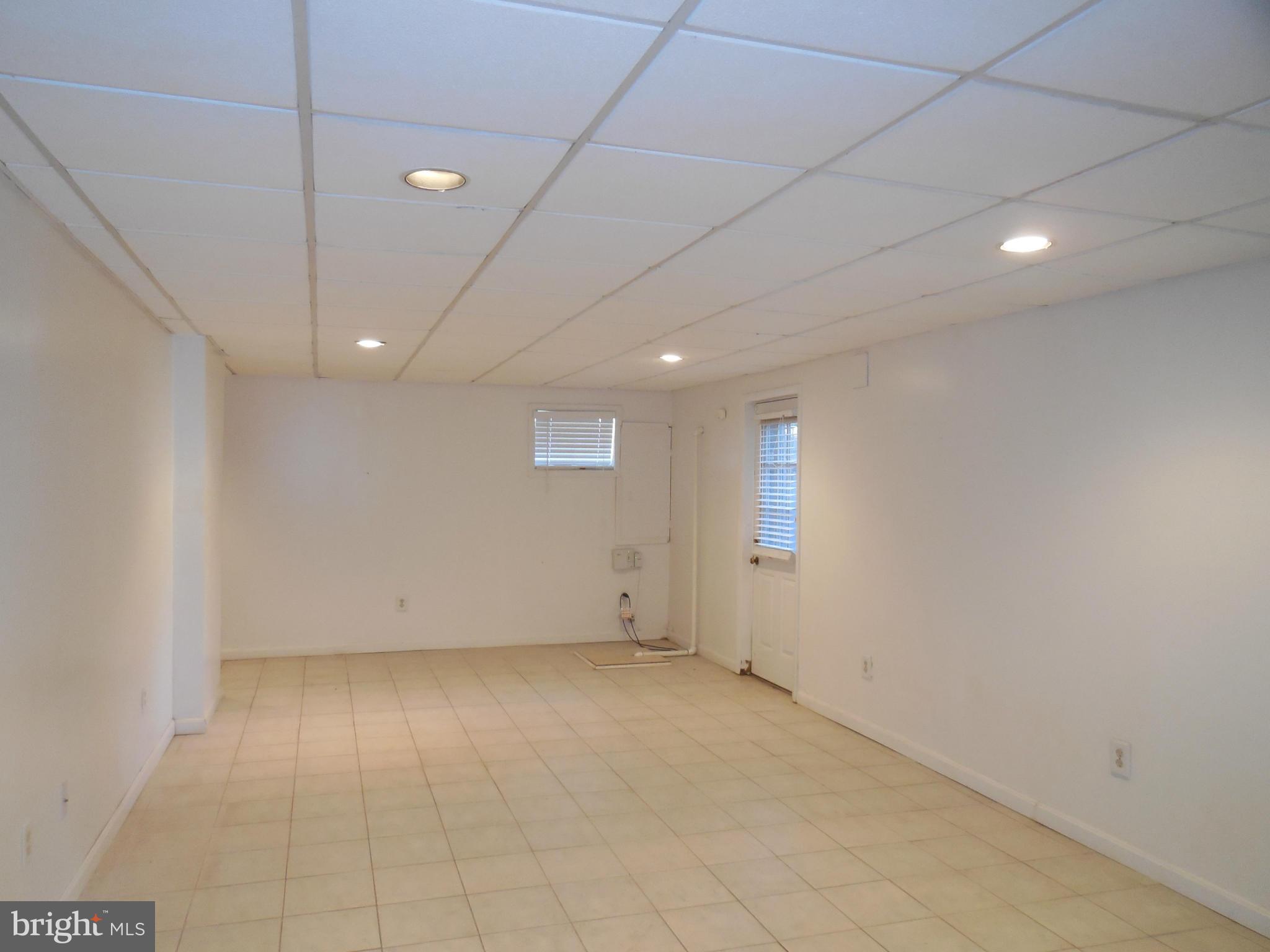 DUNN LORING WOODS - Residential Lease