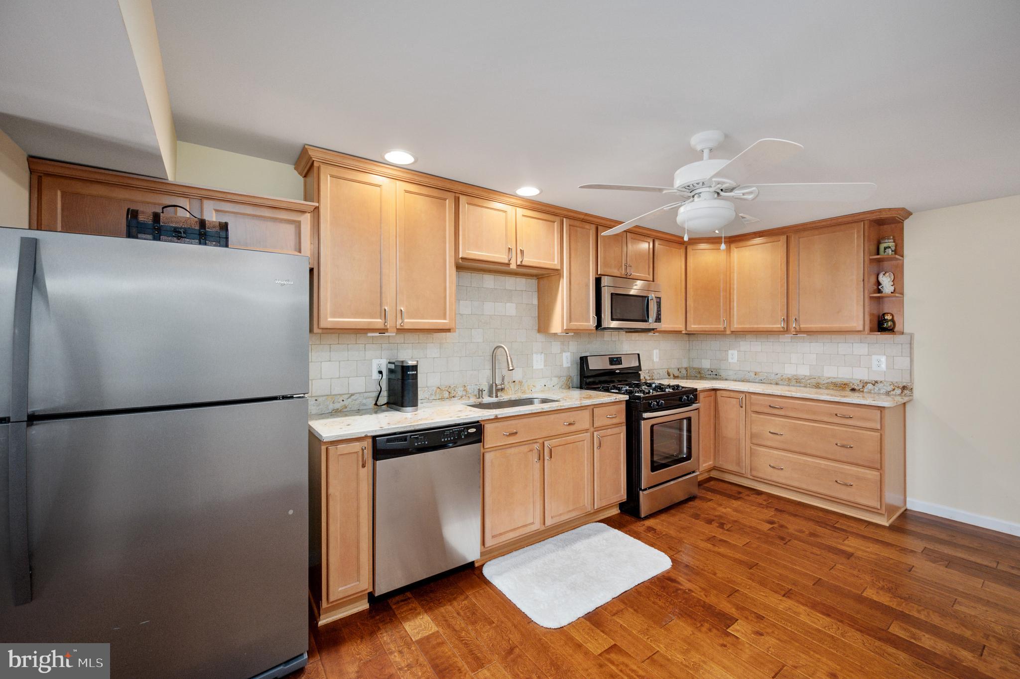 SEASONS LANDING - Residential