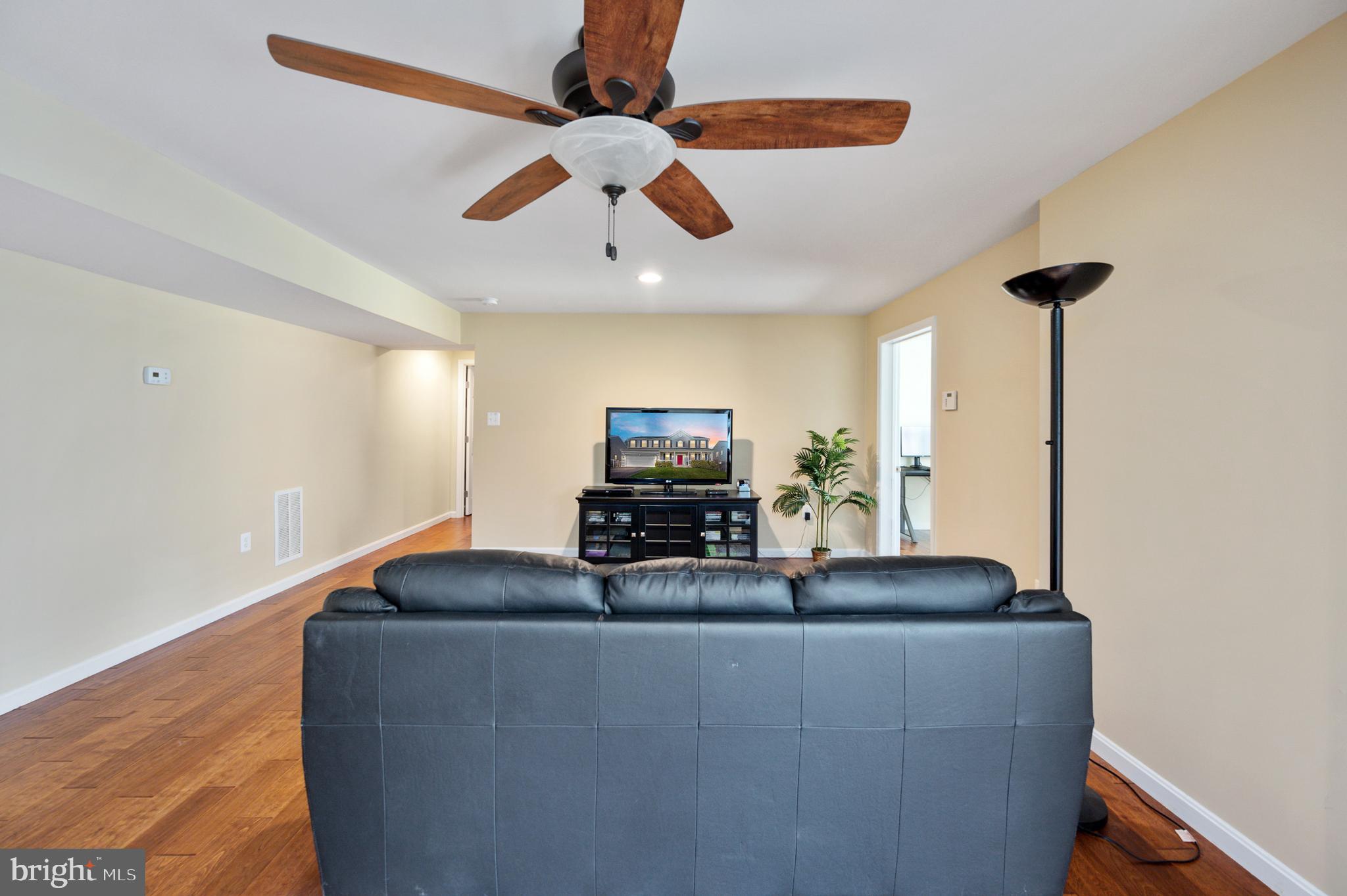 SEASONS LANDING - Residential