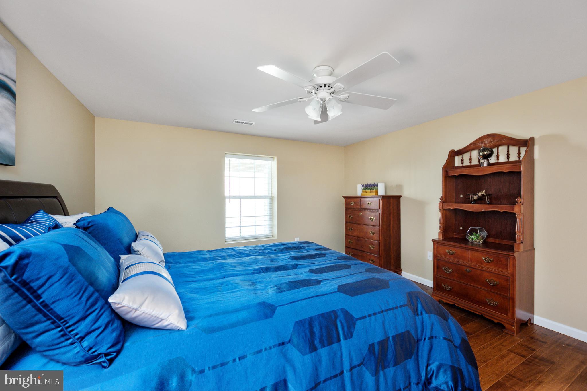 SEASONS LANDING - Residential