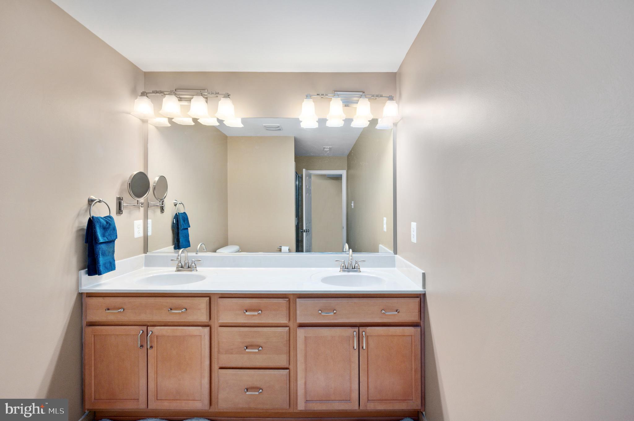 SEASONS LANDING - Residential