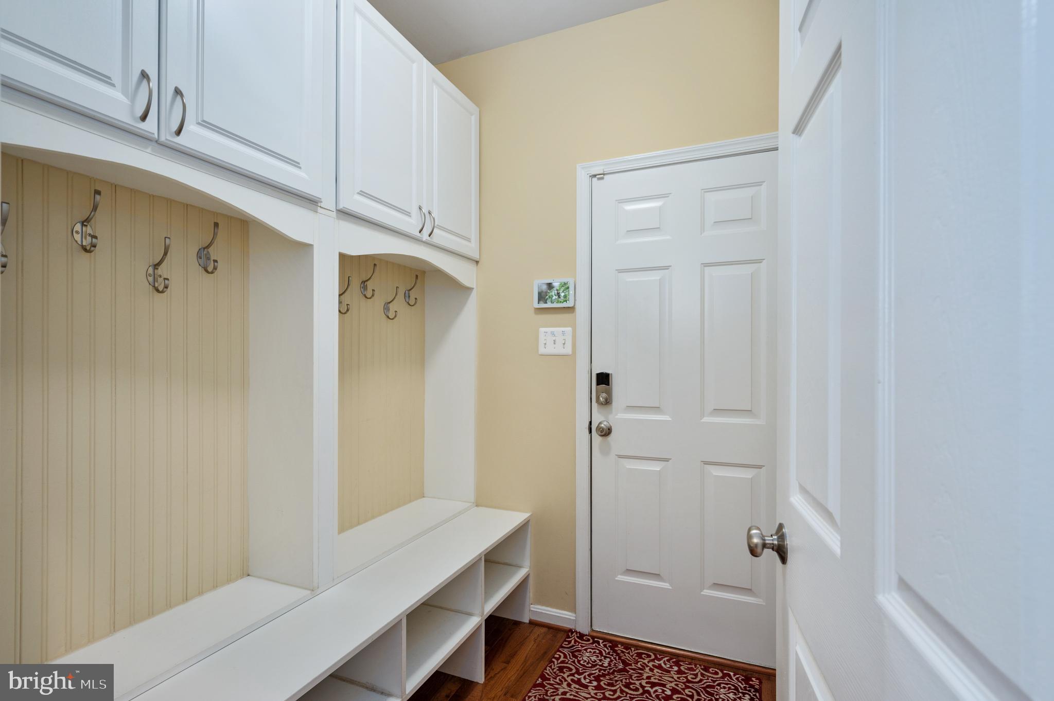 SEASONS LANDING - Residential