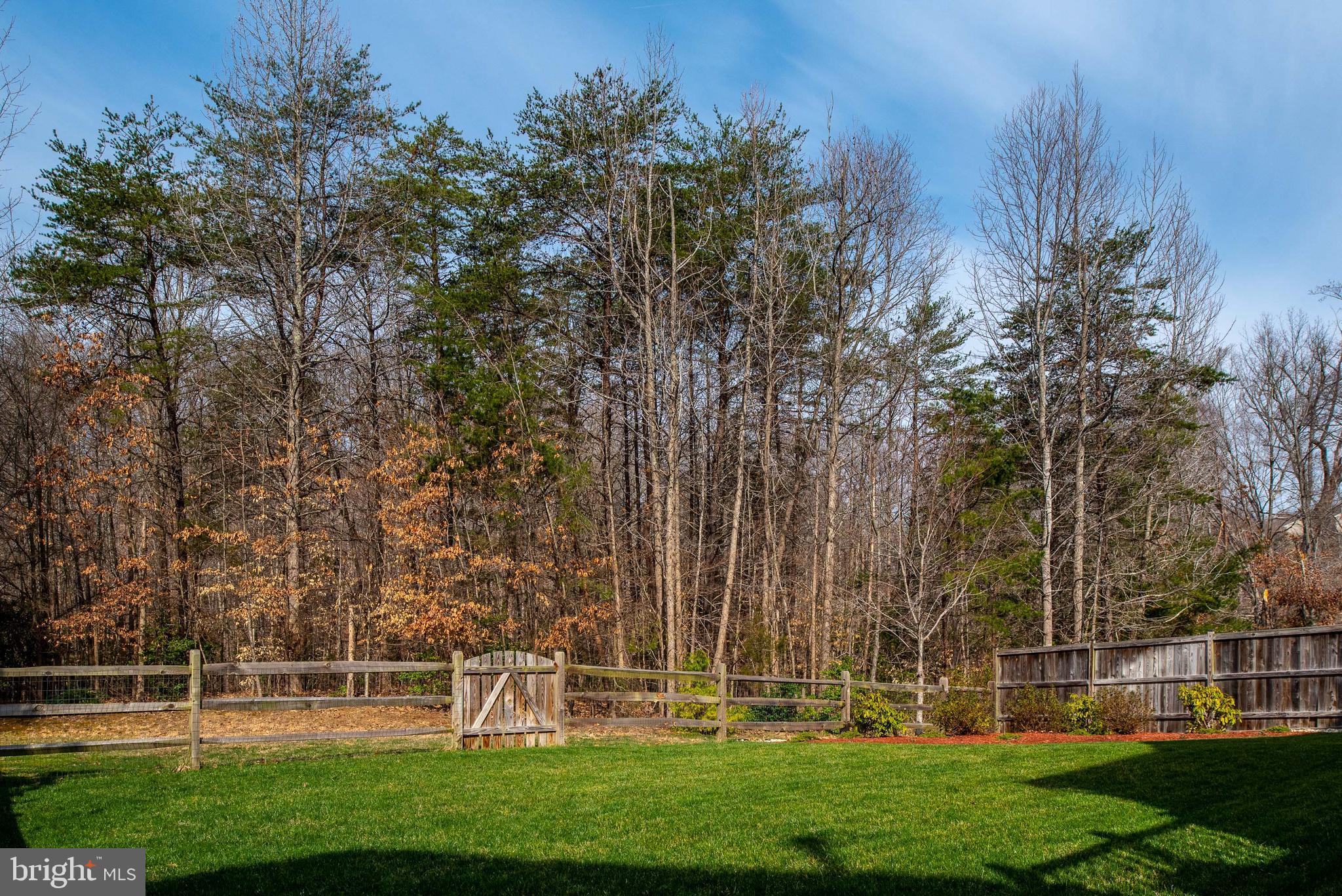 SEASONS LANDING - Residential