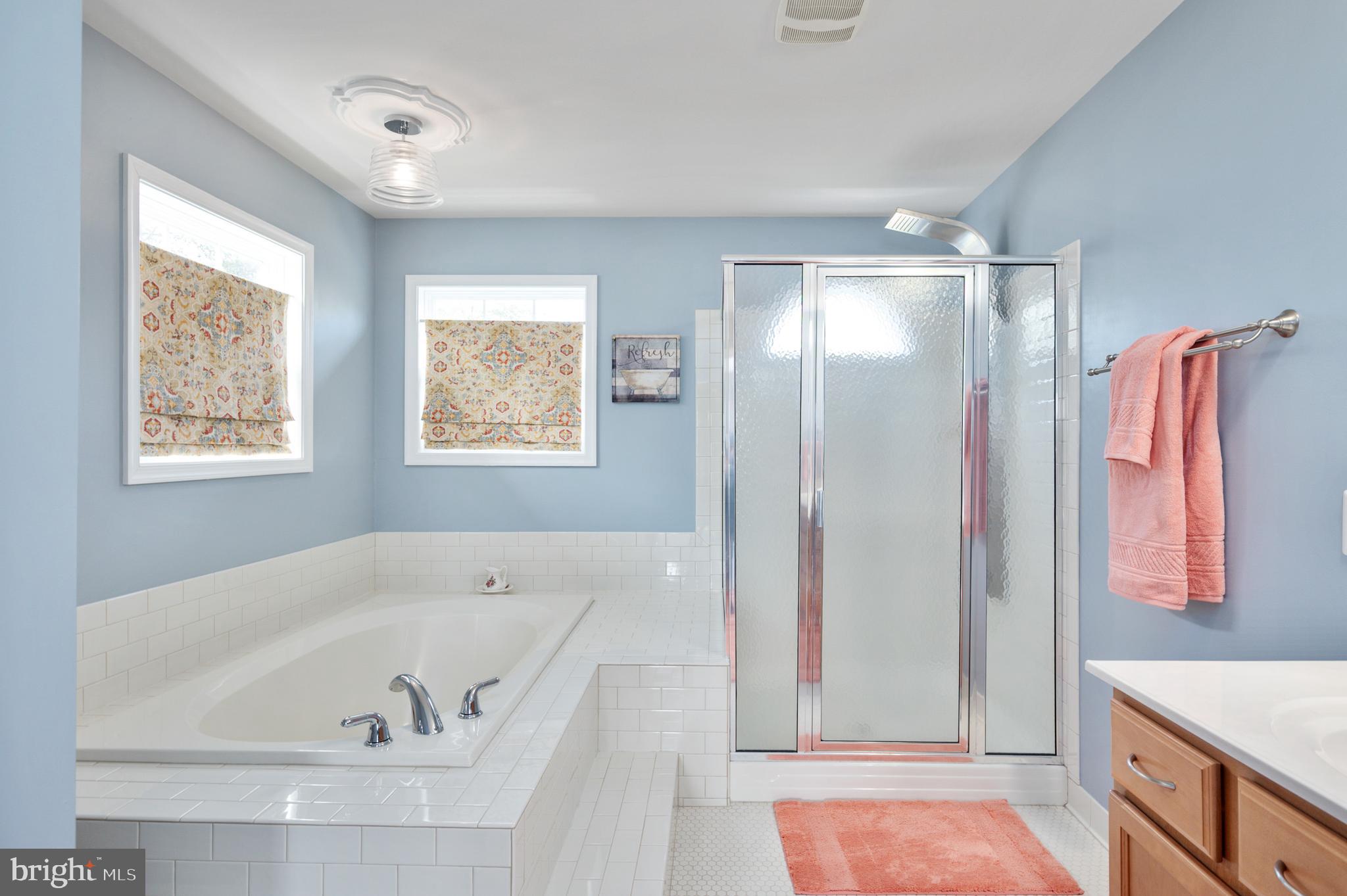 SEASONS LANDING - Residential