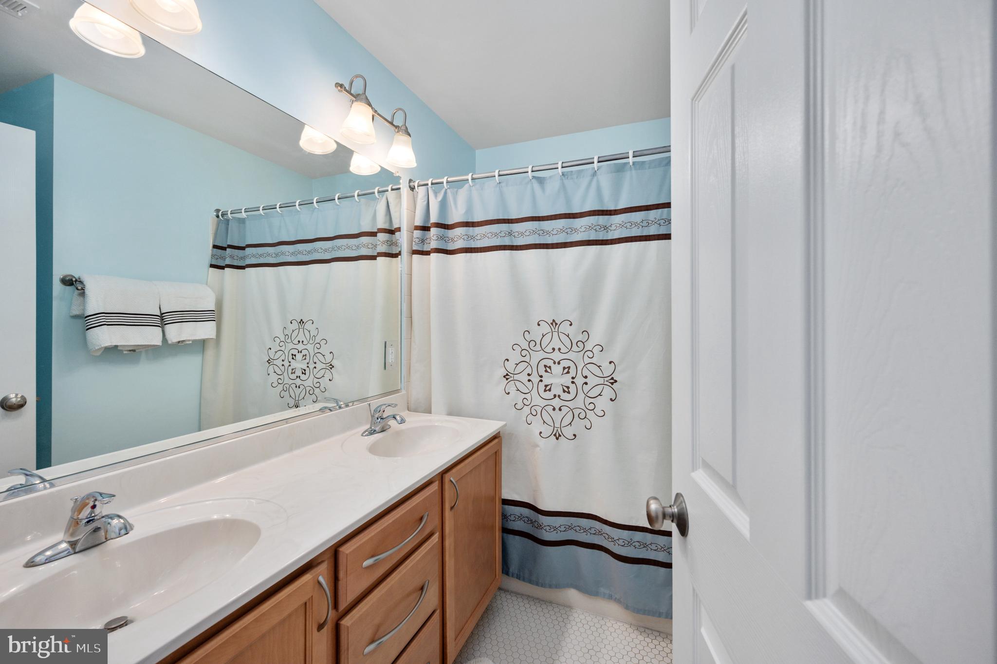 SEASONS LANDING - Residential