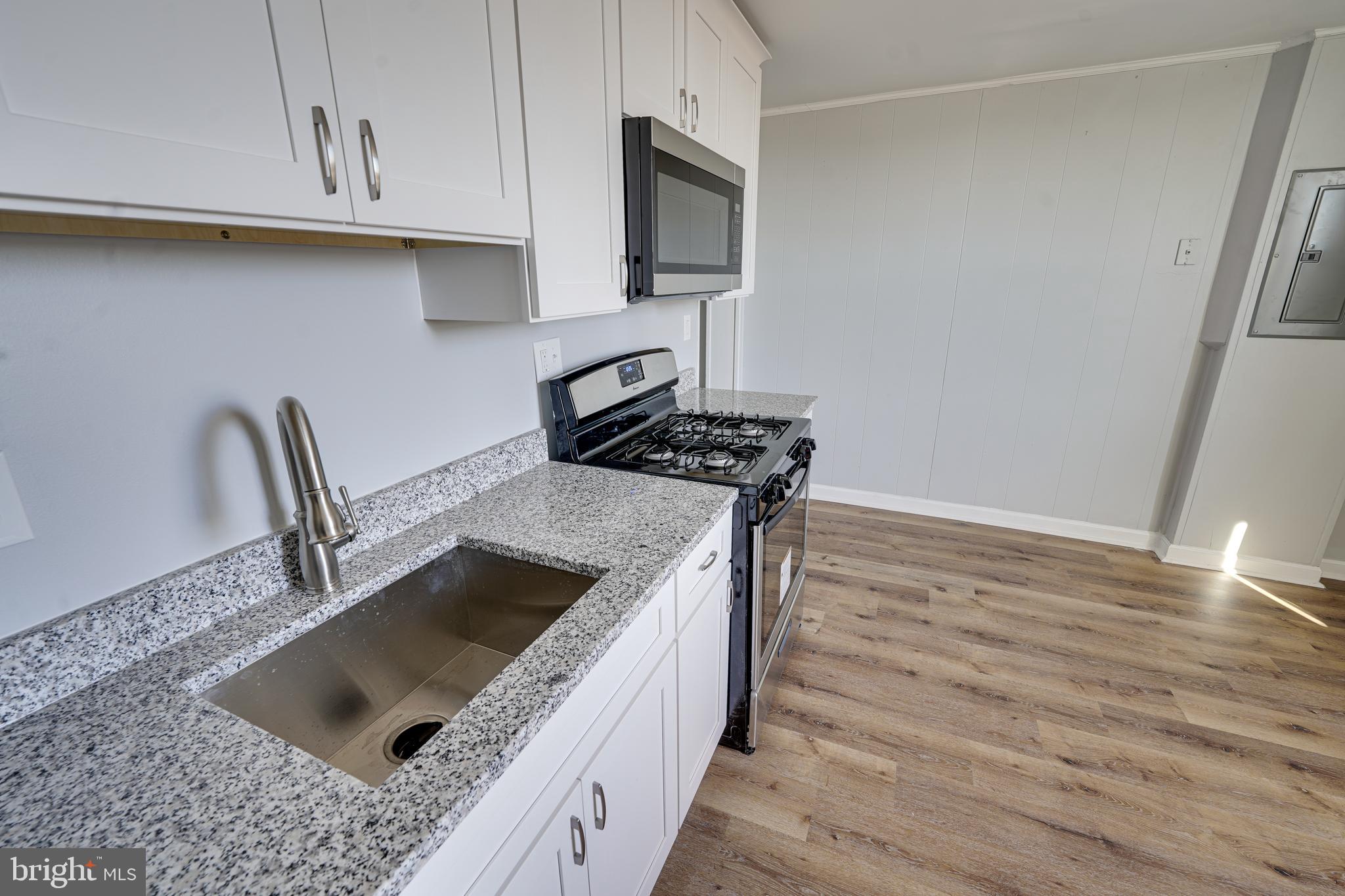 BARCLAY - Residential Lease