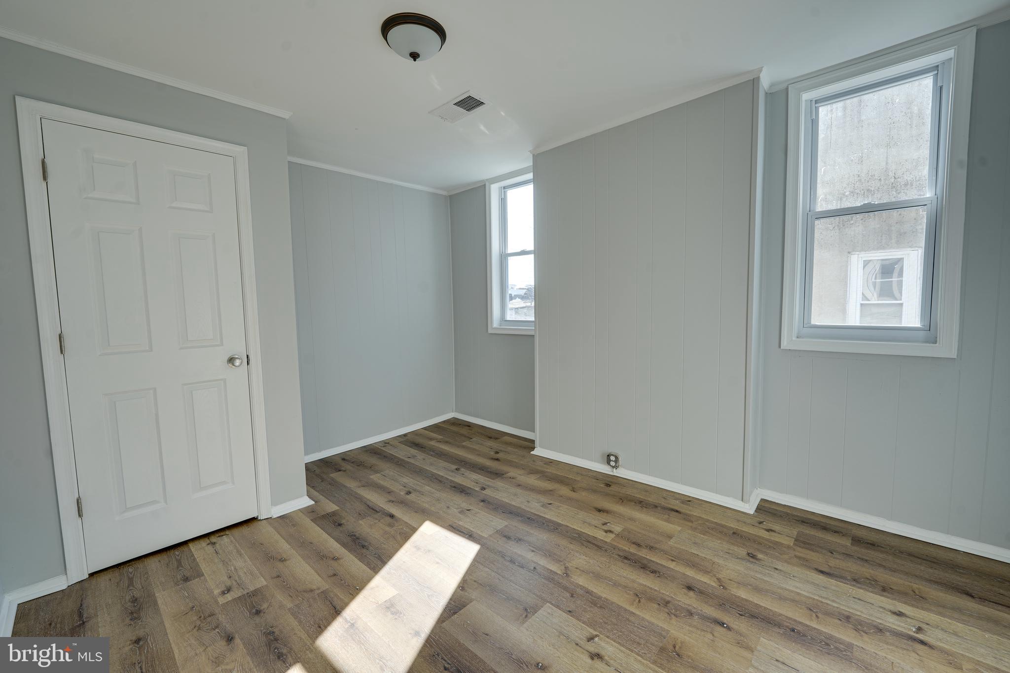 BARCLAY - Residential Lease