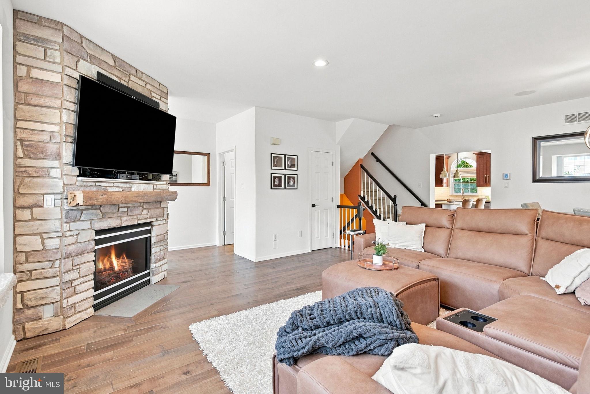 439 LAKE GEORGE CIRCLE
