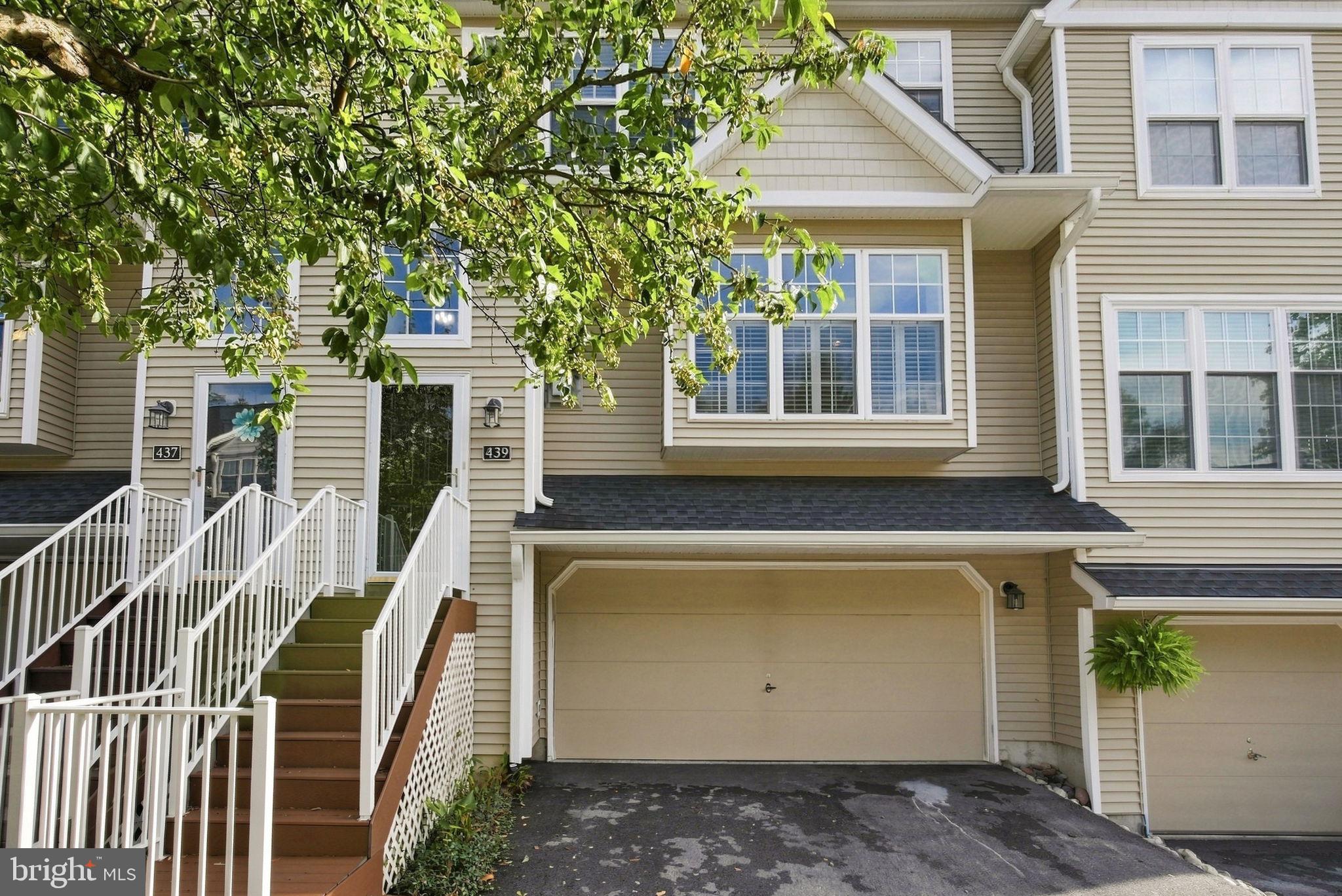 439 LAKE GEORGE CIRCLE