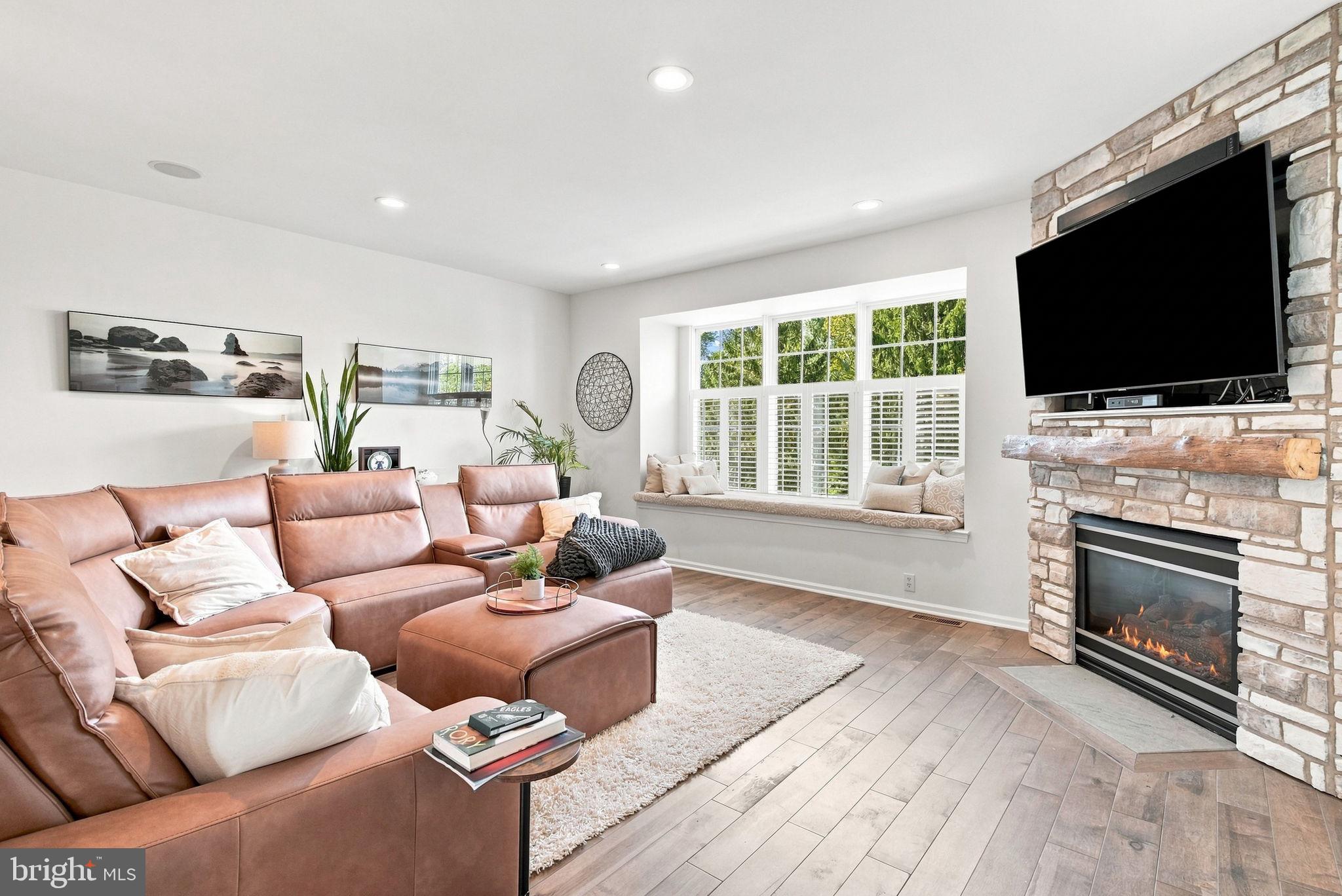 439 LAKE GEORGE CIRCLE