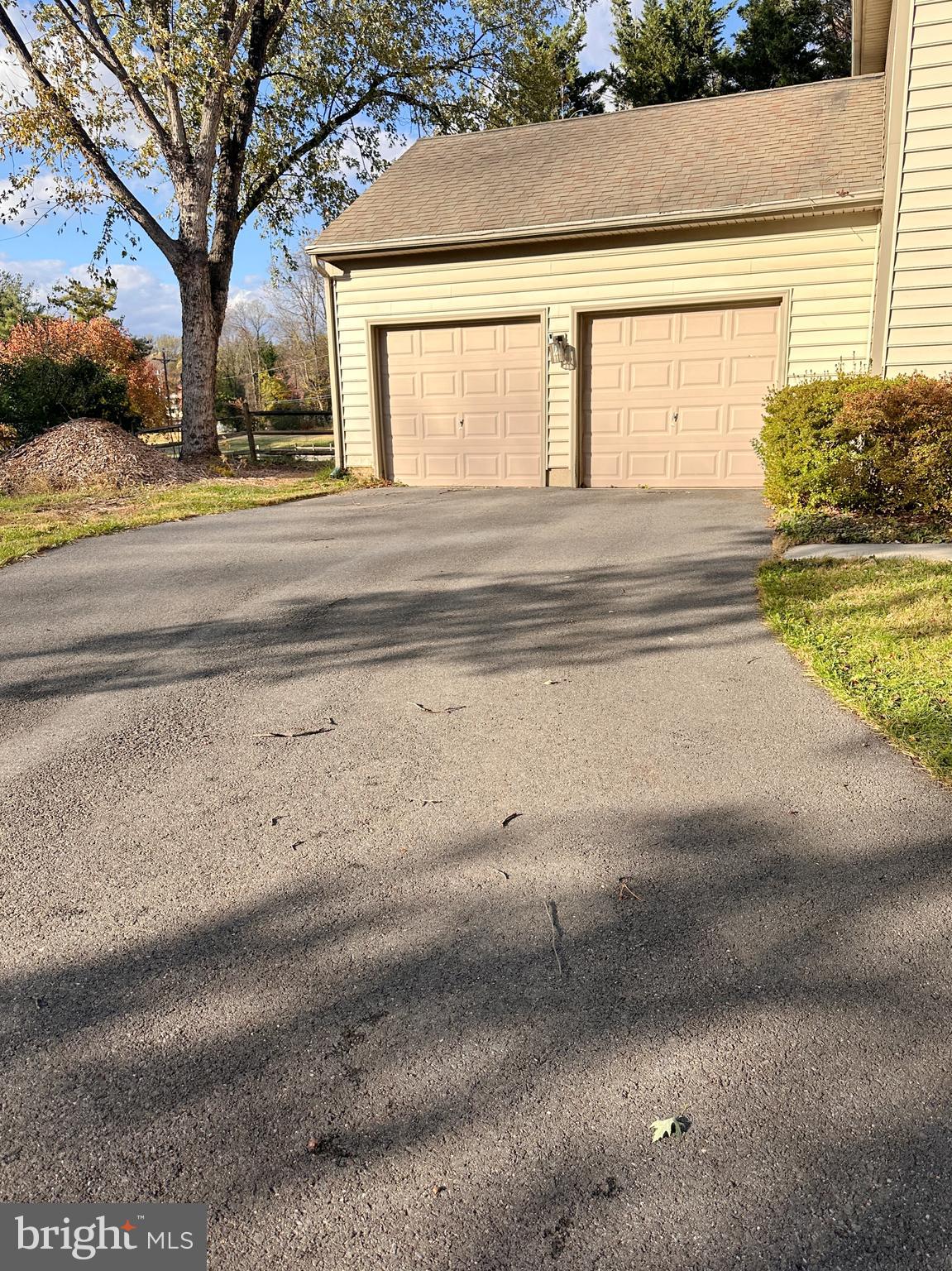 THE DOWNS - MONTG VILL - Residential Lease