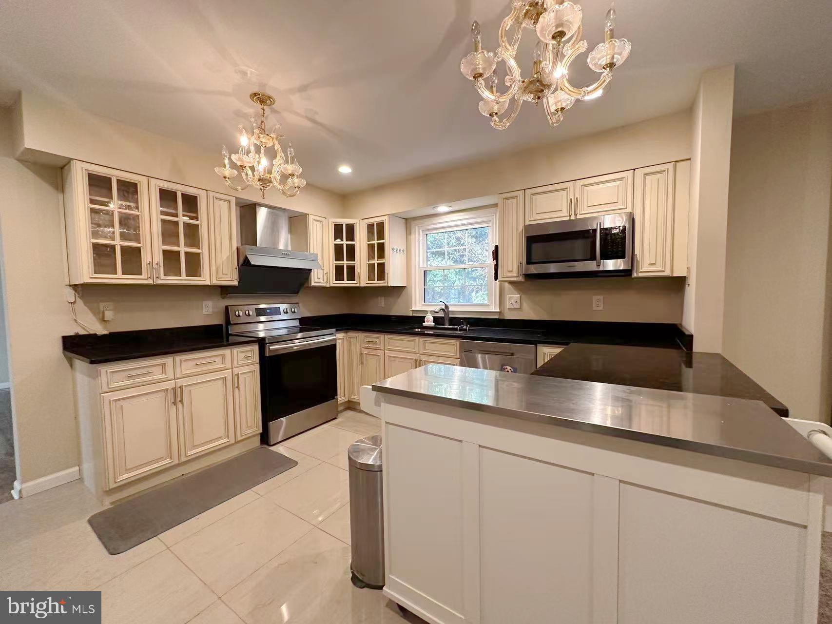 THE DOWNS - MONTG VILL - Residential Lease