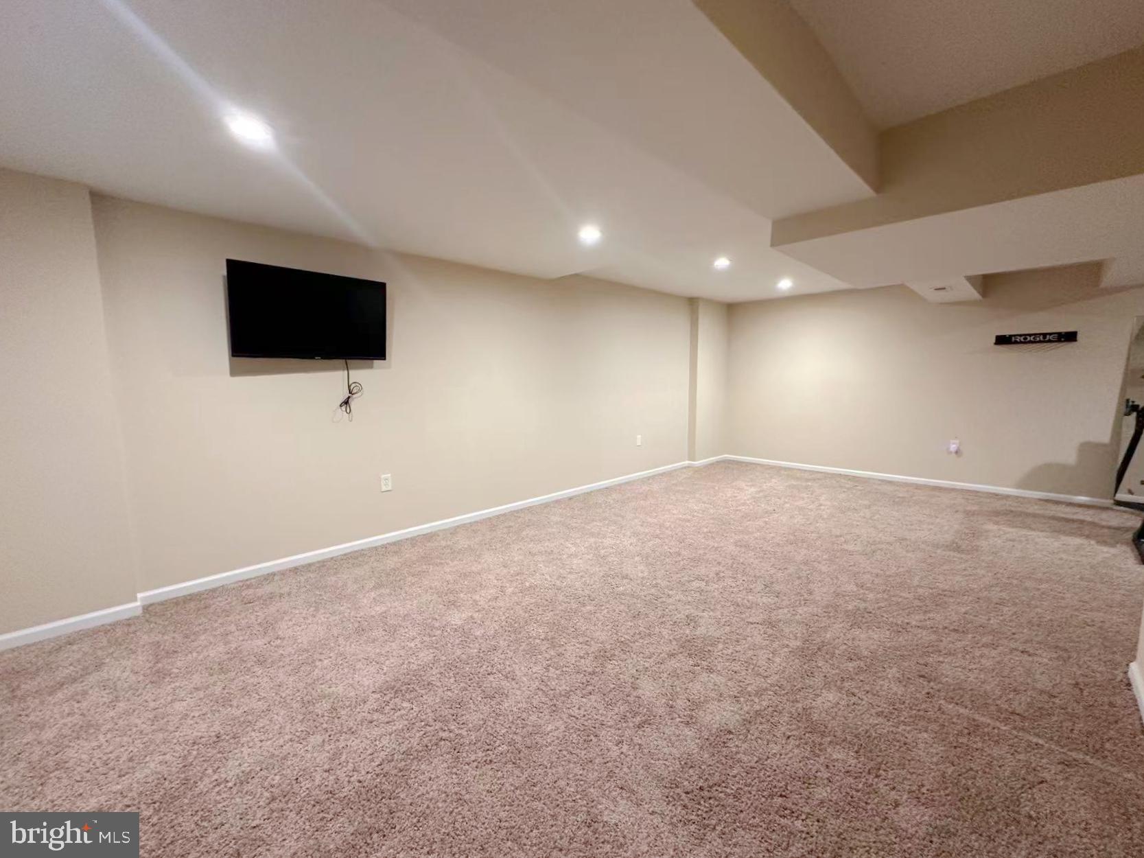 THE DOWNS - MONTG VILL - Residential Lease