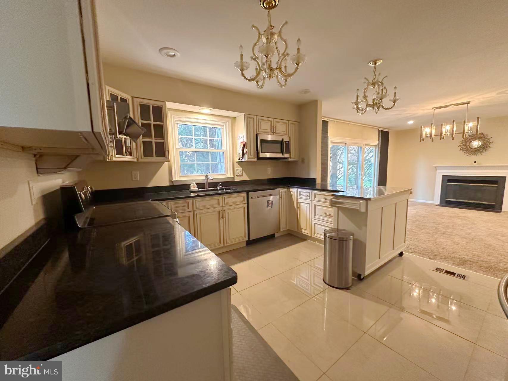 THE DOWNS - MONTG VILL - Residential Lease