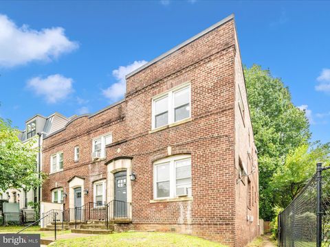 Photo of 1307 Holbrook Street NE, WASHINGTON, DC 20002 (MLS # DCDC2223230)