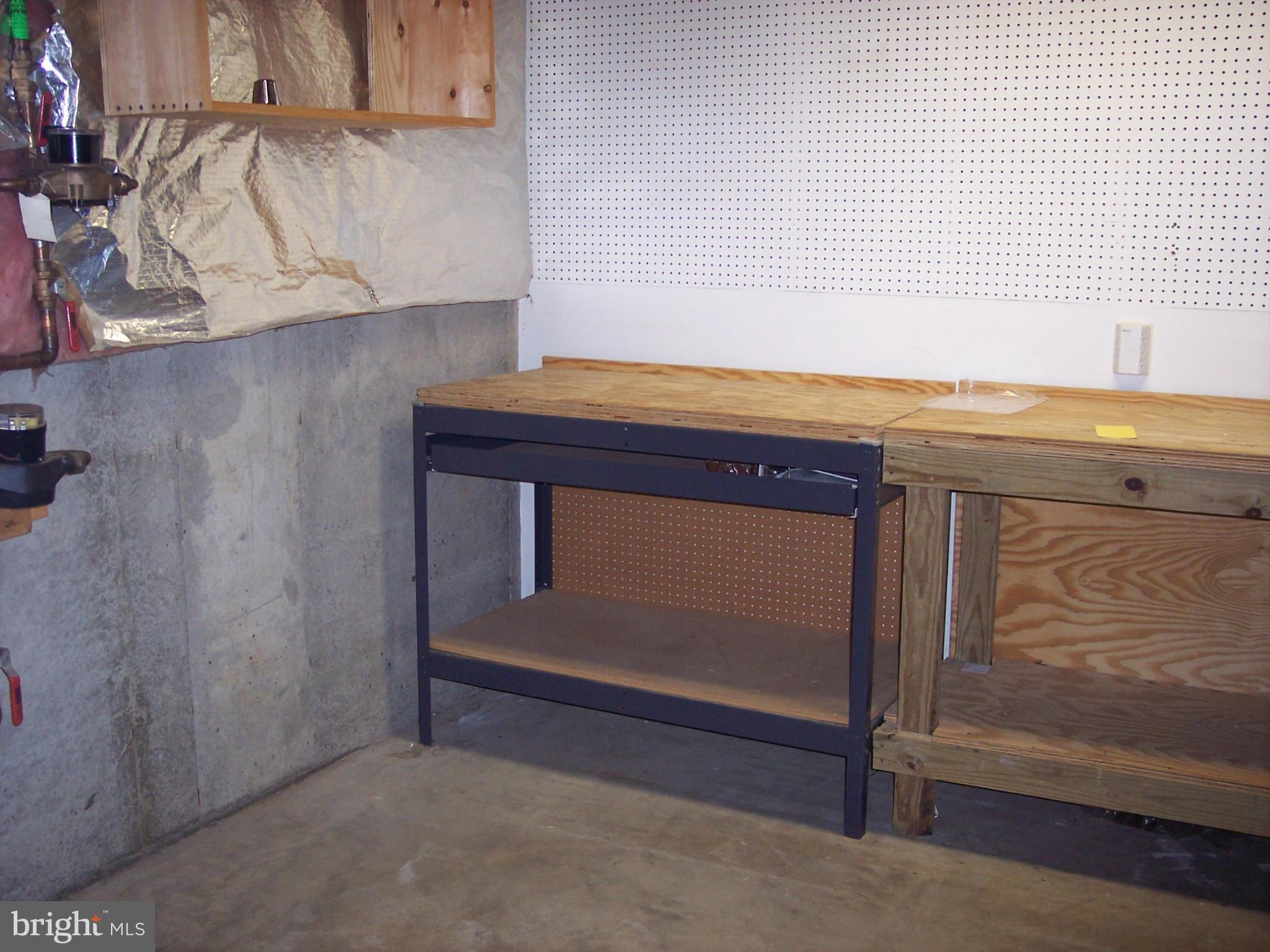 HIGHLAND MEADOWS - Residential Lease