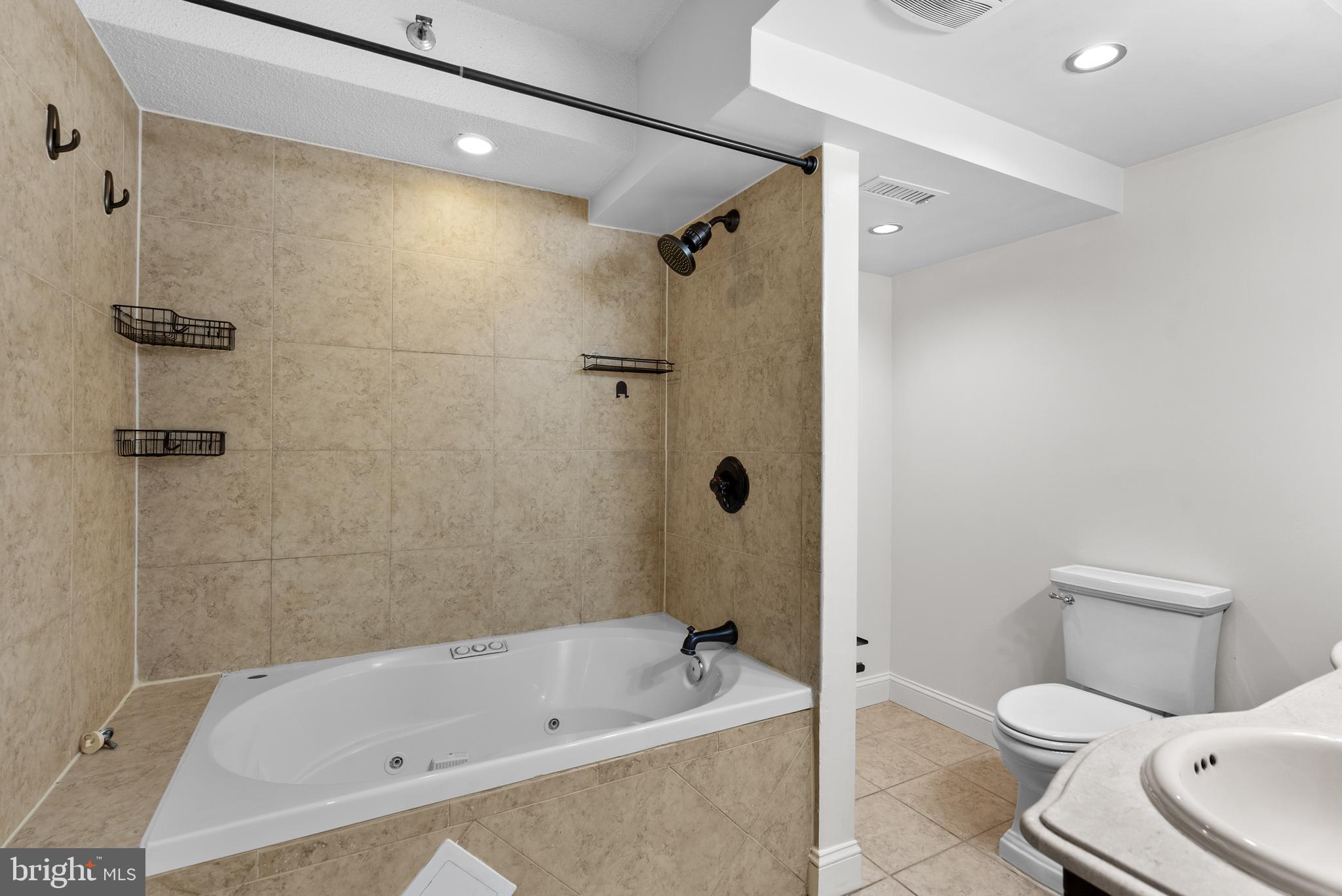 SKYLINE HOUSE - Residential Lease