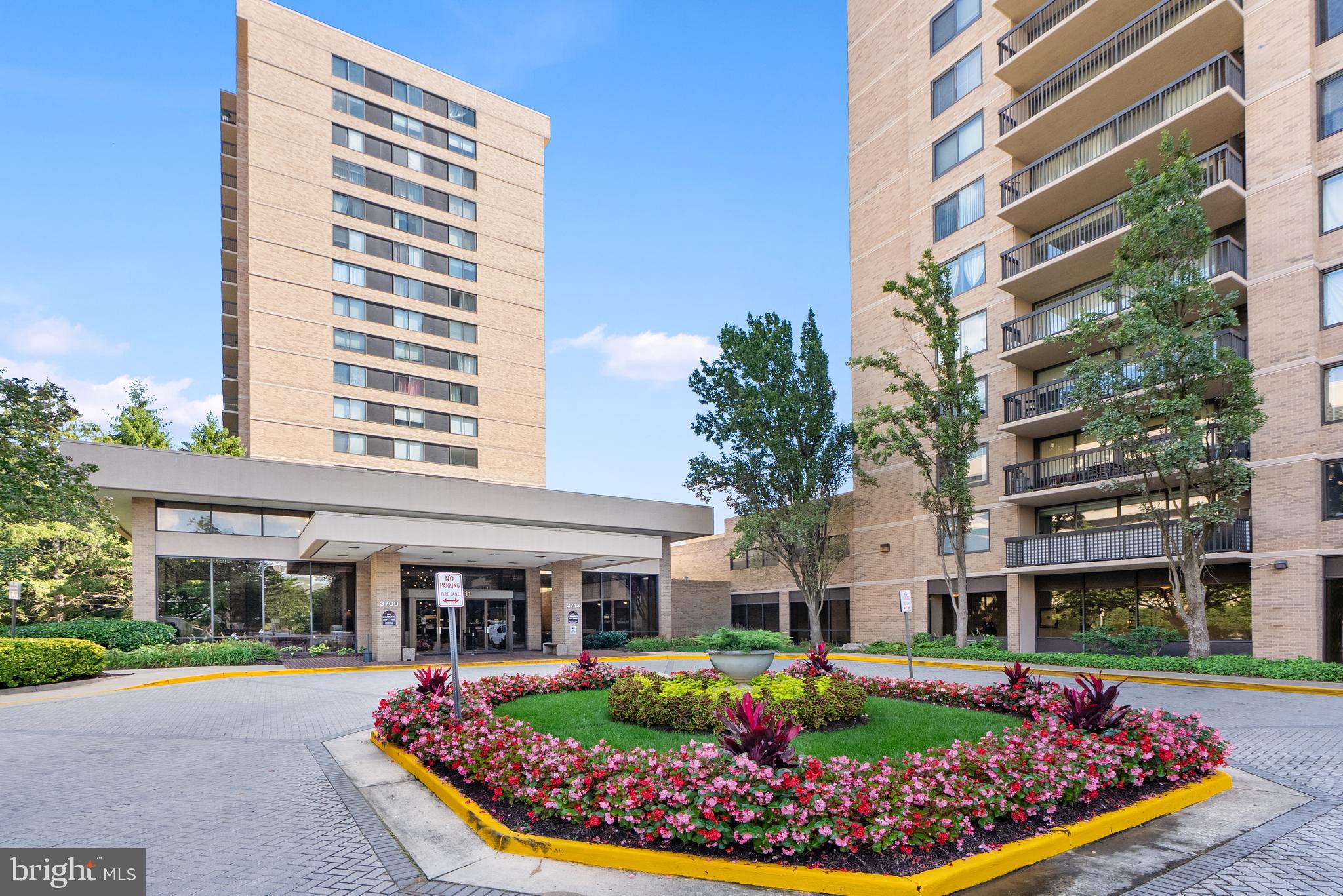 SKYLINE HOUSE - Residential Lease