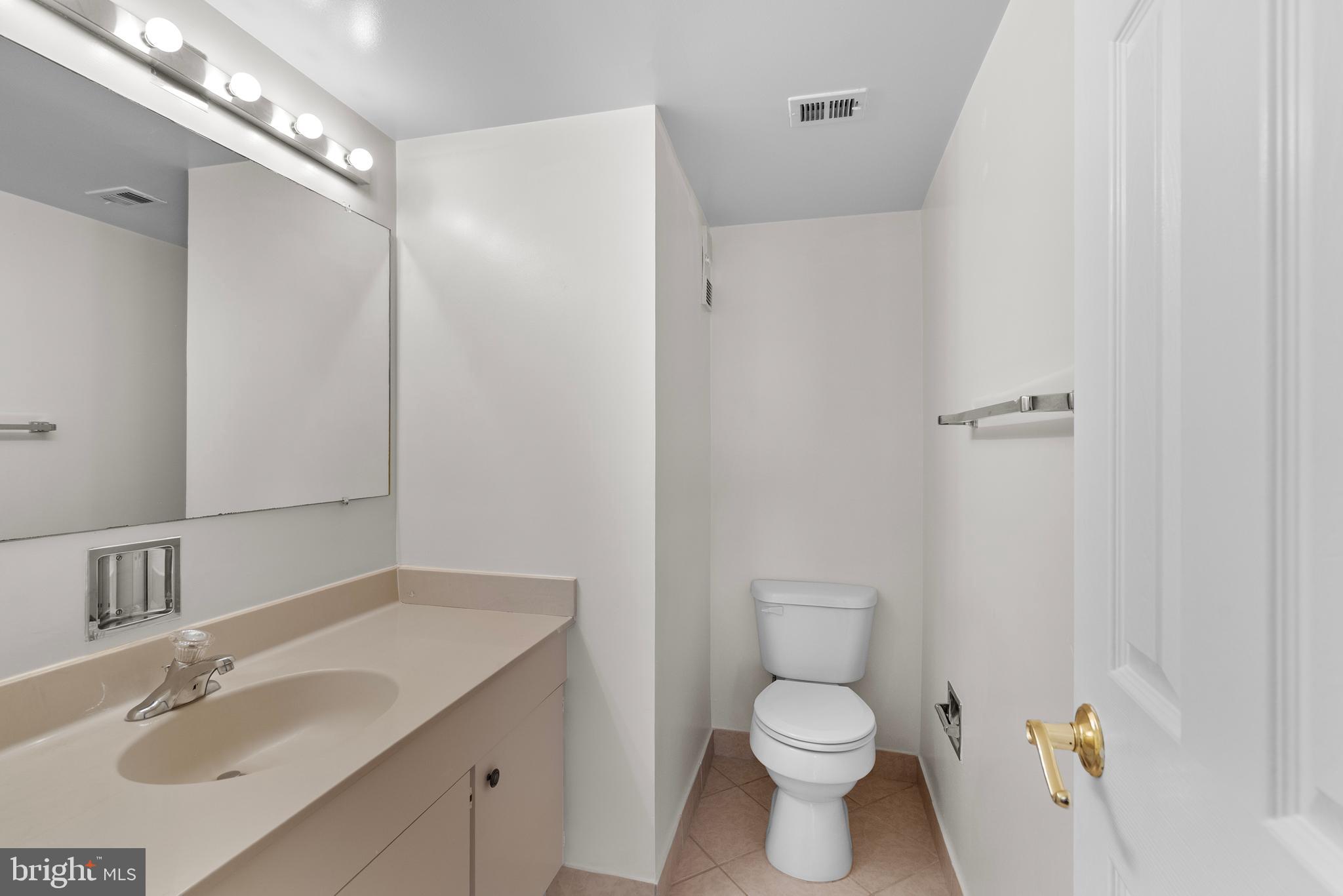 SKYLINE HOUSE - Residential Lease