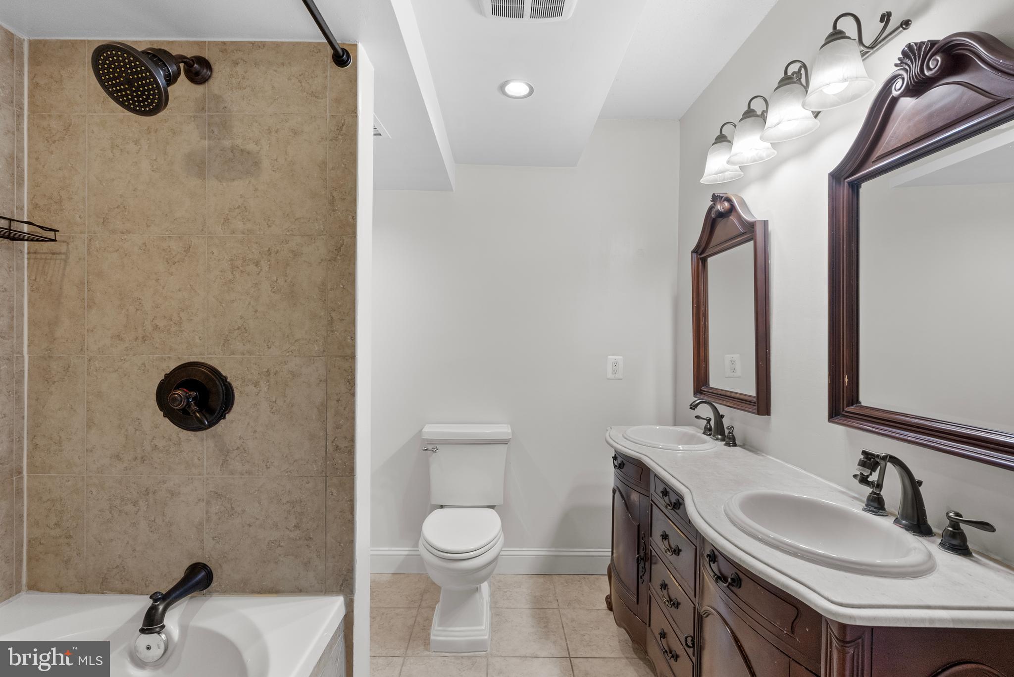 SKYLINE HOUSE - Residential Lease