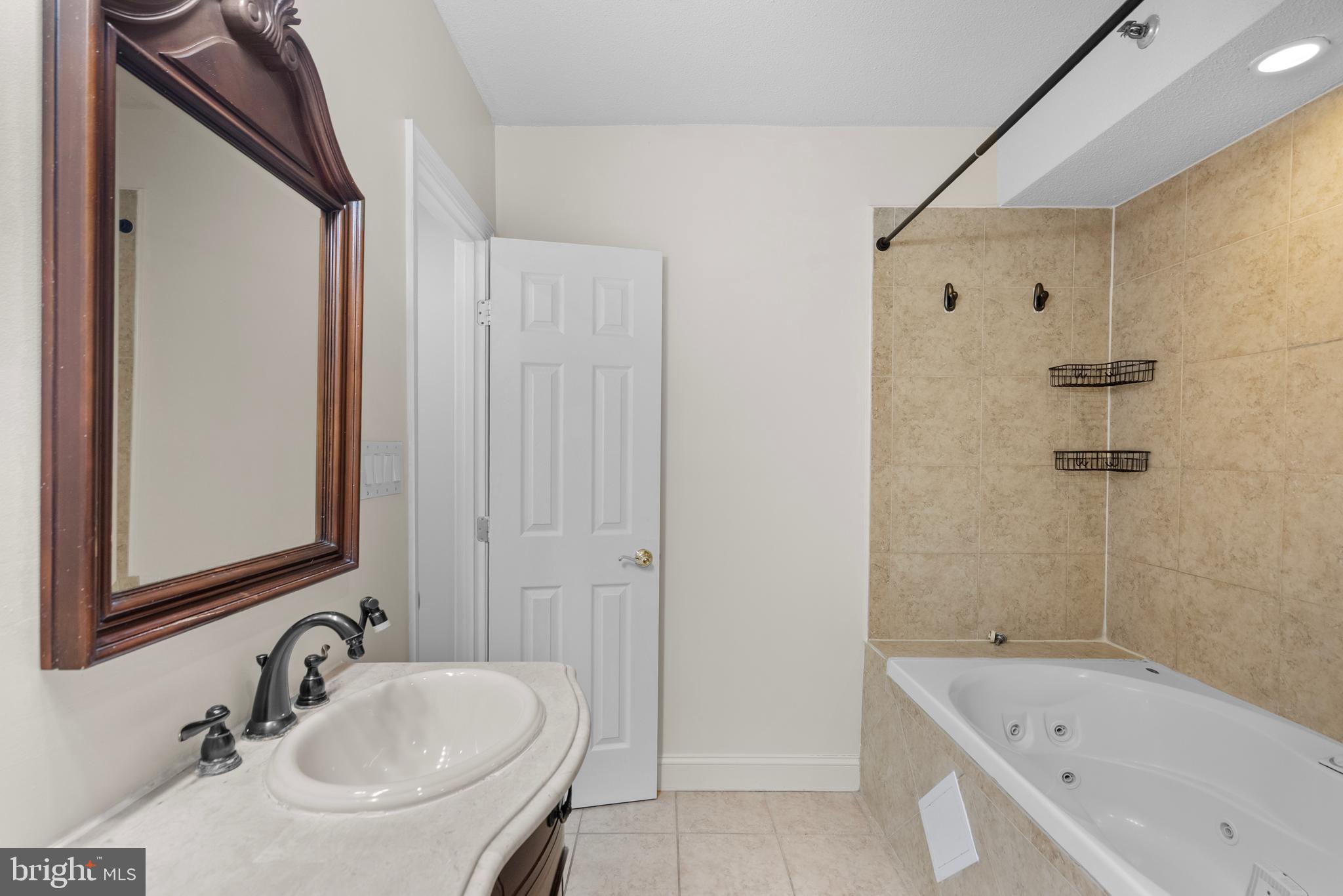 SKYLINE HOUSE - Residential Lease