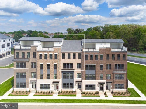 Photo of 13708 Aviation Pl, HERNDON, VA 20171 (MLS # VAFX2336084)