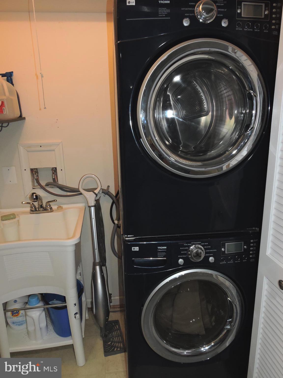 LAKELAND PLACE - Residential