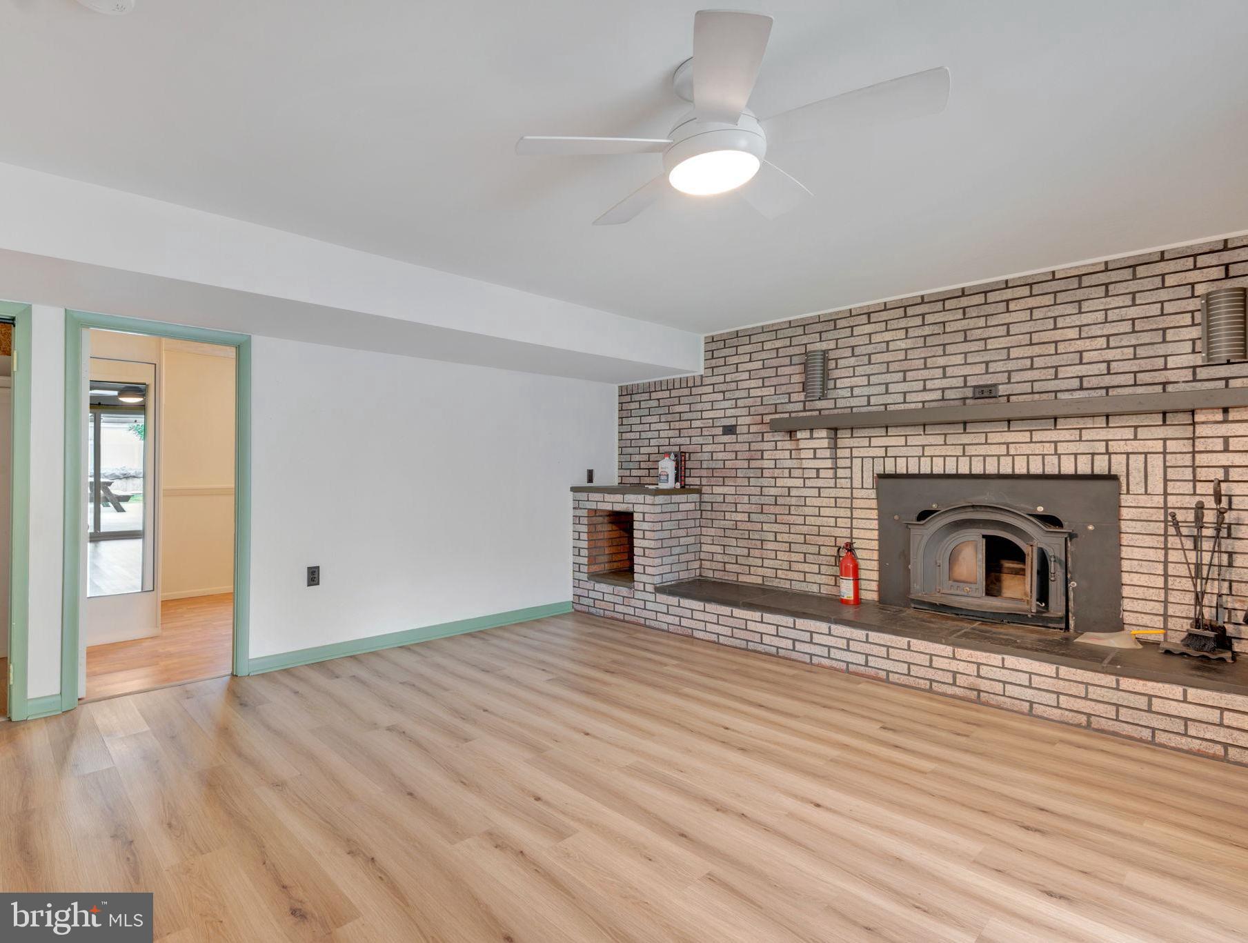 SPRIGGS COVE - Residential Lease