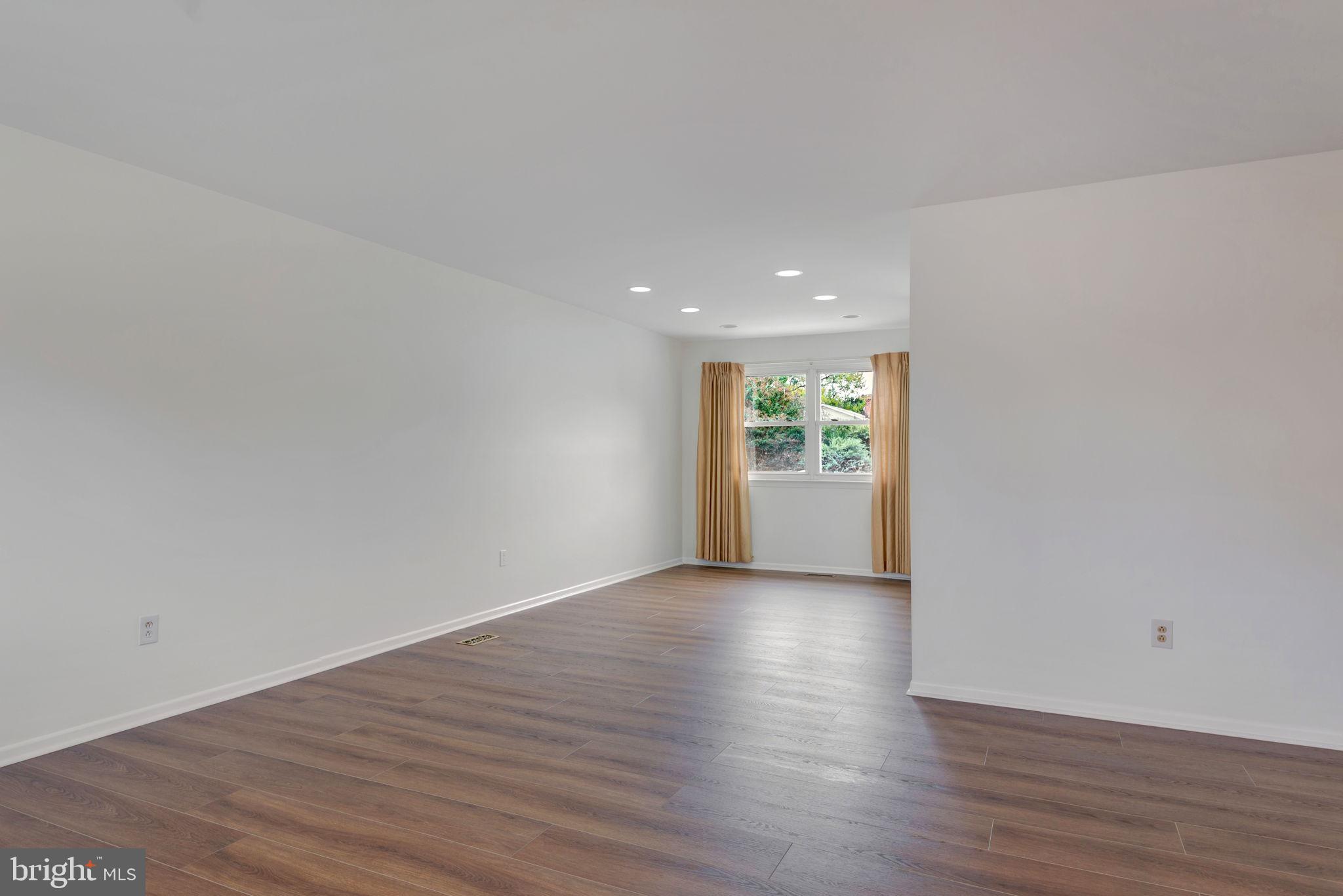 SPRIGGS COVE - Residential Lease