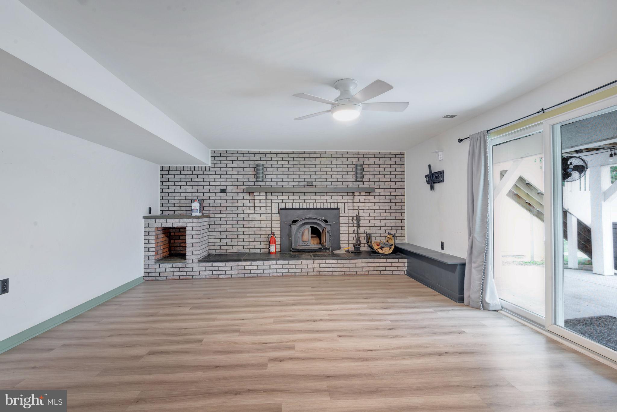 SPRIGGS COVE - Residential Lease