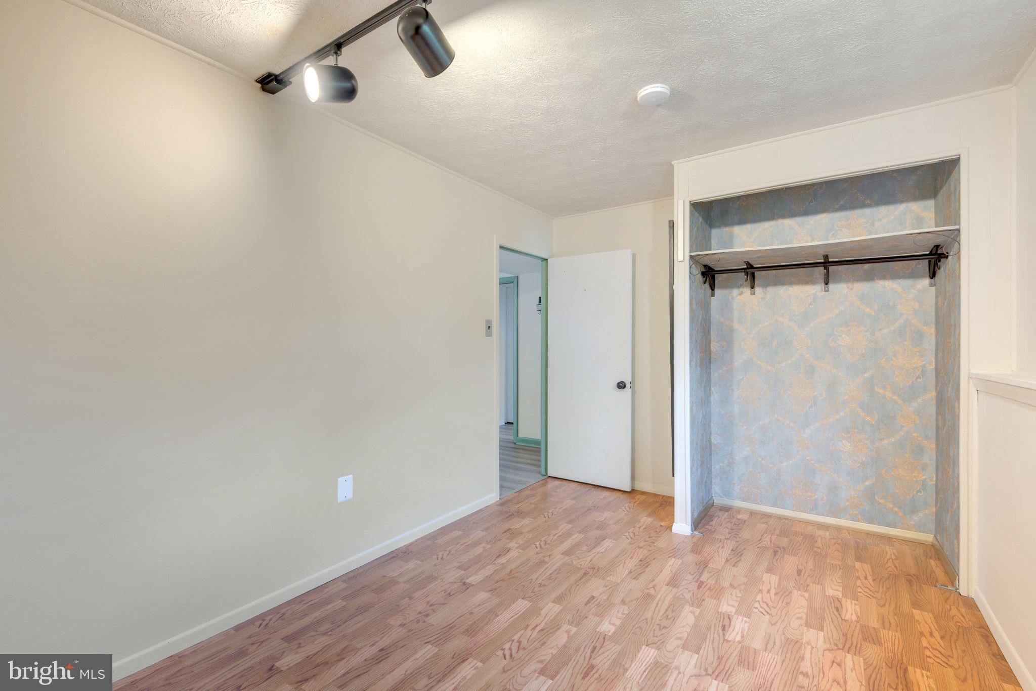 SPRIGGS COVE - Residential Lease