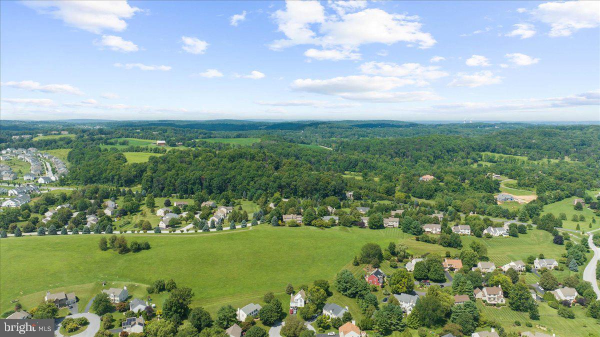 TWIN HILLS - Residential