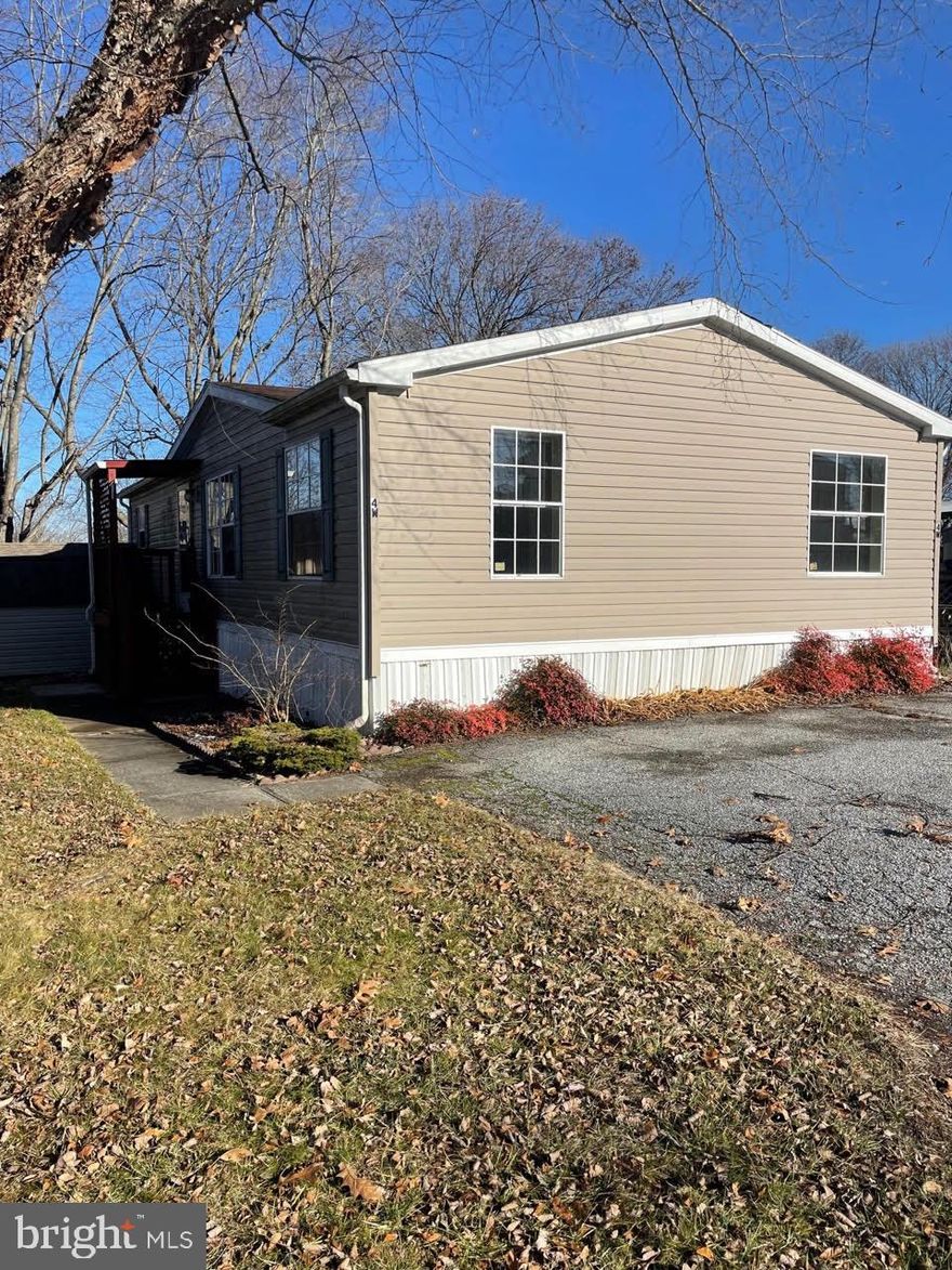 Welcome to this cozy 2004 Bedmen! Featuring 3 bedrooms, two full bathrooms in Todd Village. Master bathroom offers a soaking tub and step in shower, and walk in closet. This home has plenty of natural light, central air and gas heat. BUYER MUST apply within the admin office.
Please note the current owner has the electricity off, please plan showings accordingly. 
Trailer is being sold AS IS.