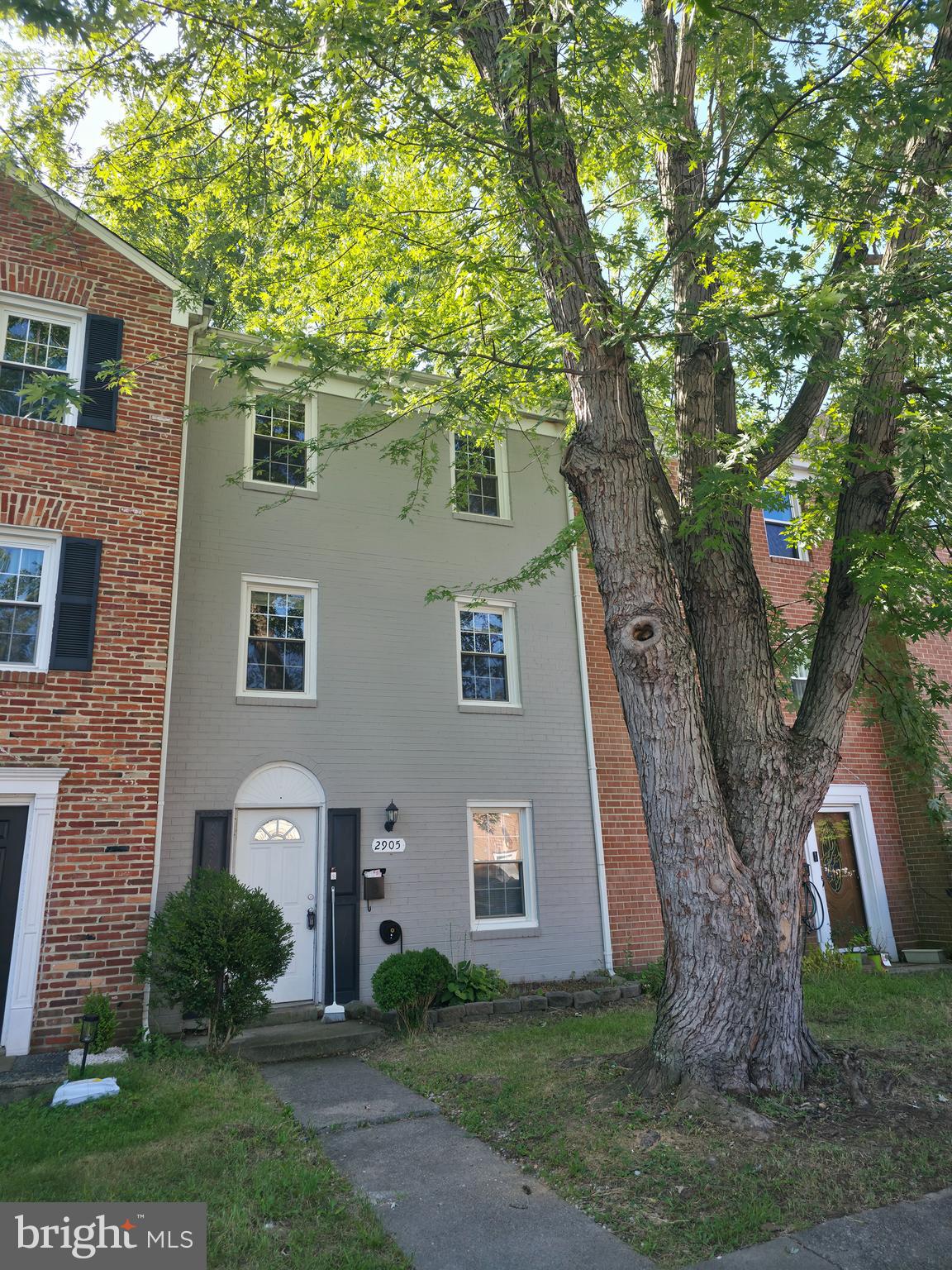 A beautiful, meticulously three-level townhouse in Georgetown Community in Woodbridge, Virginia. Every detail of this stunning residence reflects contemporary elegance and modern functionality. With the first level comes full bath , an open-concept large living space with ample closet and storage space.
The second level has a beautiful living space with dining and kitchen. Exit out through your French doors to an updated patio and backyard, perfect for grilling, gardening and relaxing. The third level reveals well-appointed bedrooms with ample natural light and full bath.
Enjoy the convenience of a home, offering turnkey comfort, and take advantage of the proximity to local amenities, shopping, and major commuter routes. Experience the epitome of contemporary living in this thoughtfully town house in Woodbridge, where style and functionality meet seamlessly.