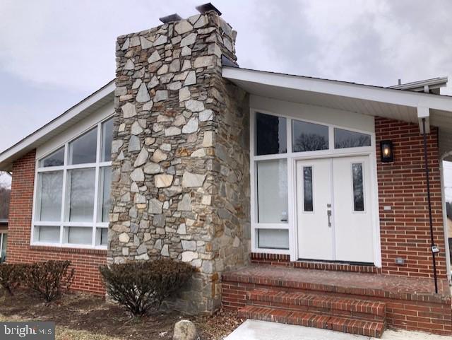Very unique house finally ready to meet new owners. Freshly painted inside and outside. New flooring - carpet, hardwood, tile. Kitchen with new cabinets, quartz countertop, new appliances and a large island. Remodeled bathrooms with modern fixtures. House is across from Forest Park Golf Course and very close proximity to 697 and 70.