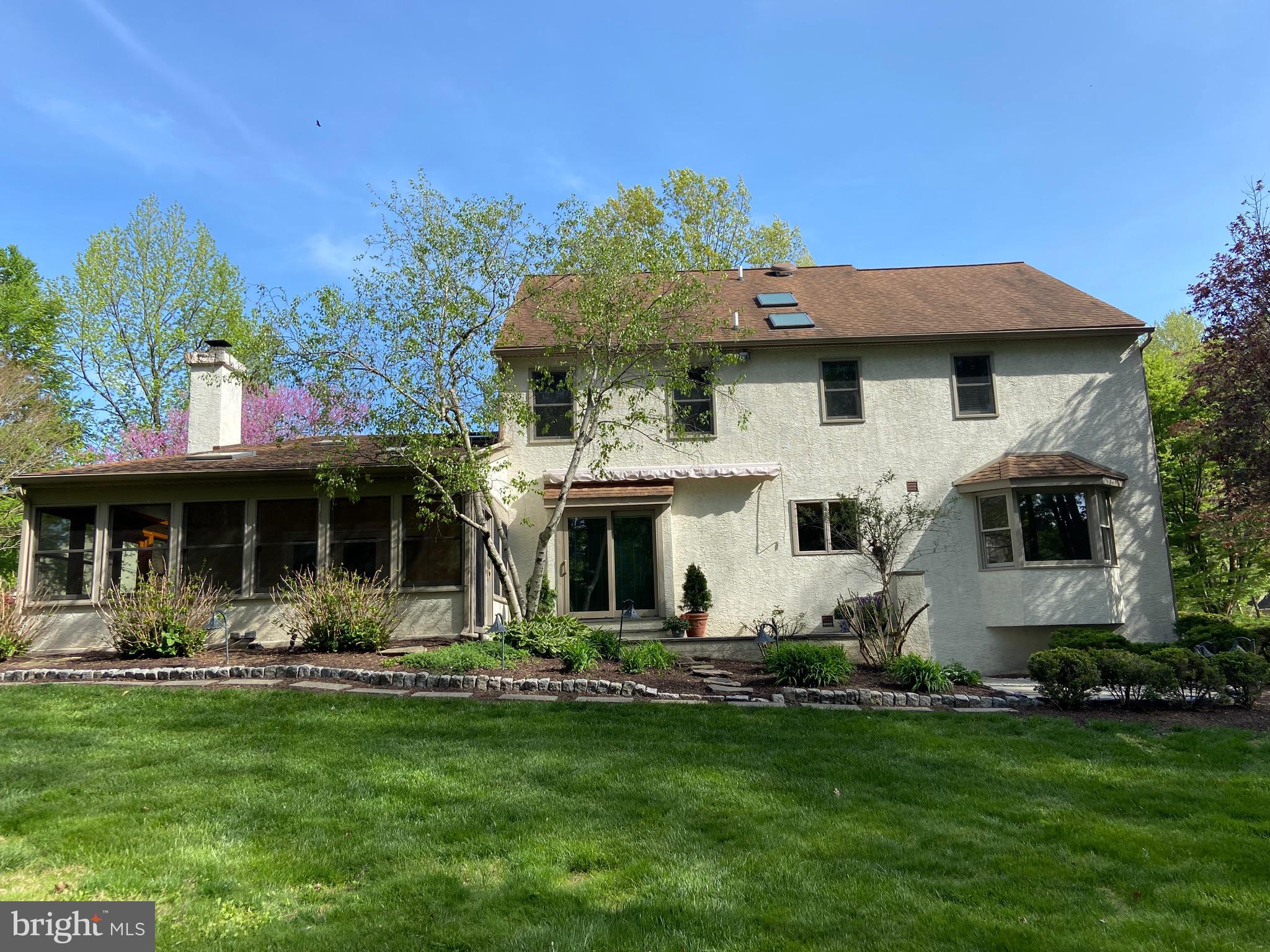 WHITE CHIMNEYS - Residential