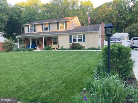 Photo of 19 Saint Regis Drive, NEWARK, DE 19711 (MLS # DENC2100190)