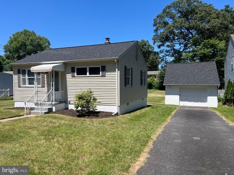 Homes For Sale - 10 Spring Knoll Drive<br/> PASADENA, MD 21122