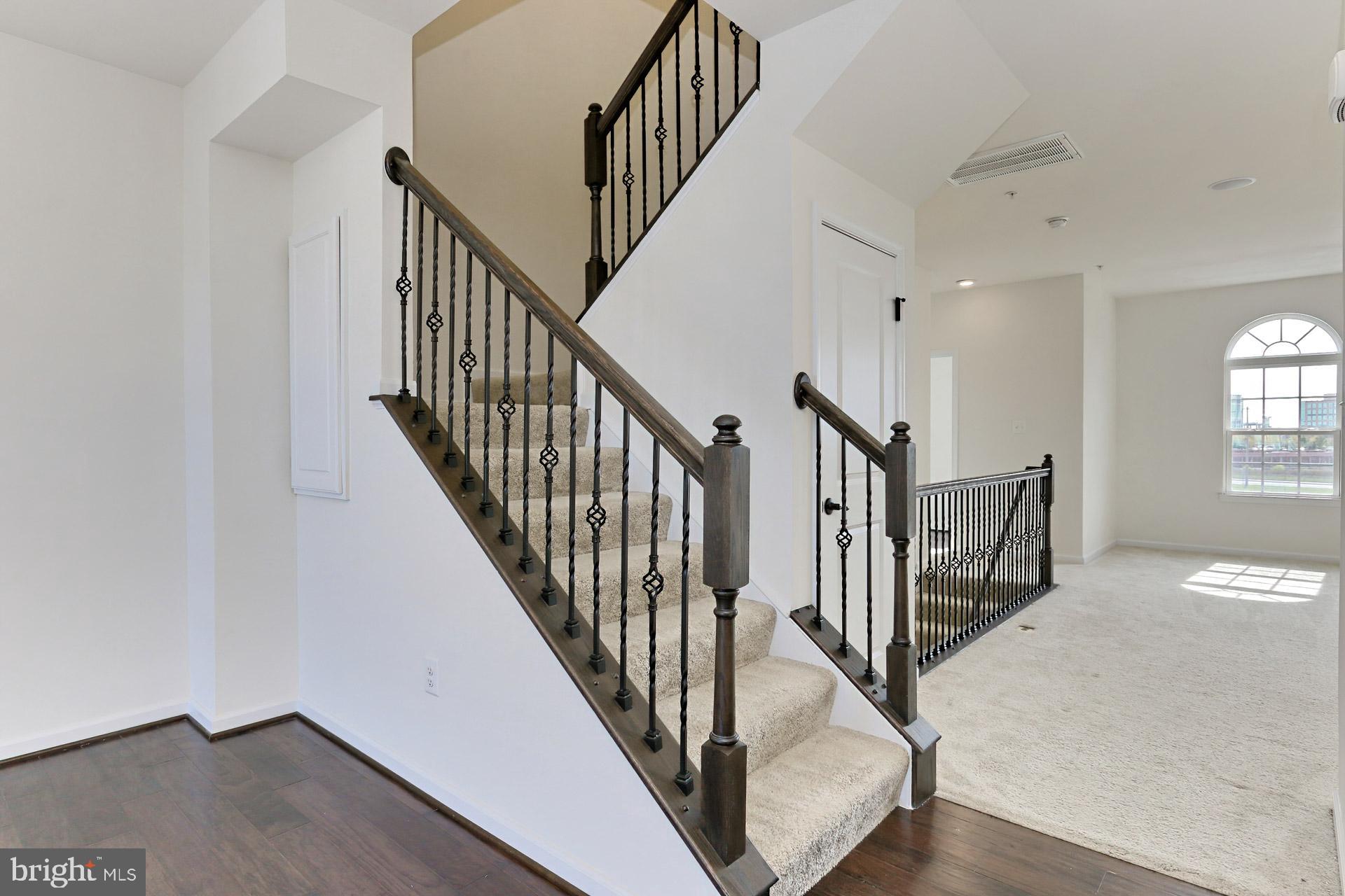 DISCOVERY SQUARE - Residential