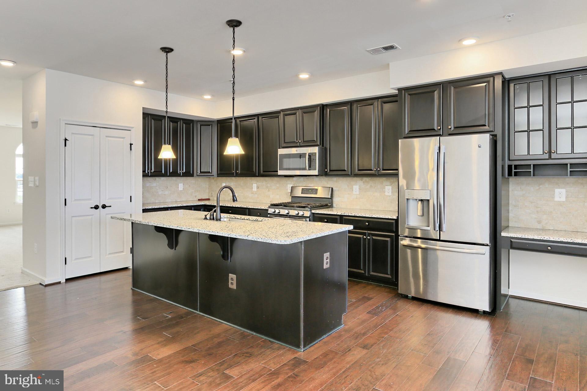 DISCOVERY SQUARE - Residential