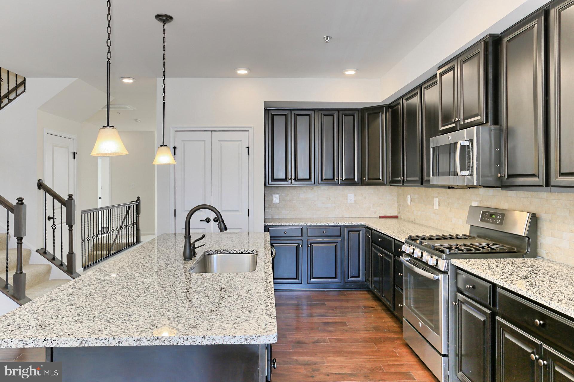 DISCOVERY SQUARE - Residential